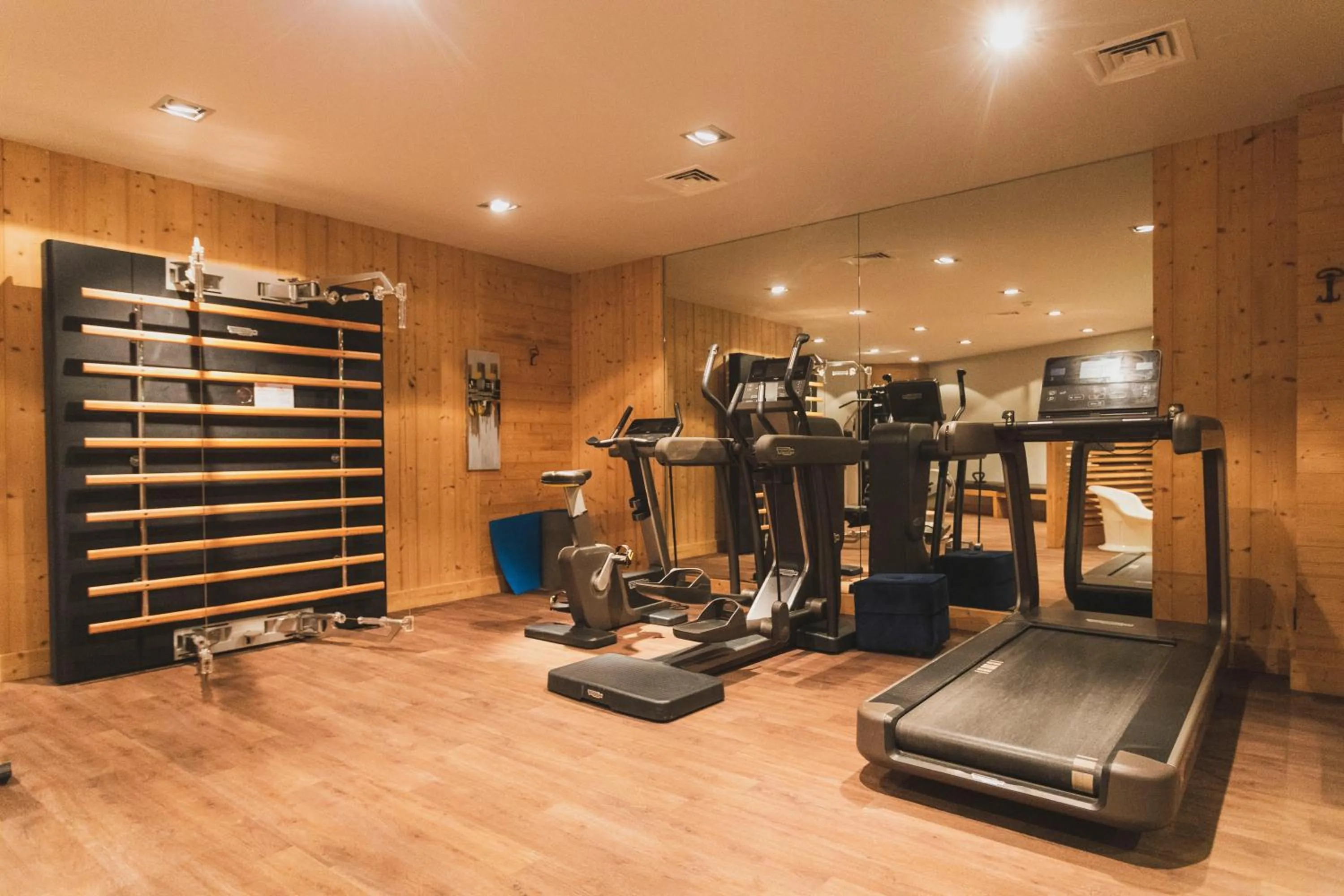 Fitness centre/facilities in Hôtel Koh-I Nor by Les Etincelles