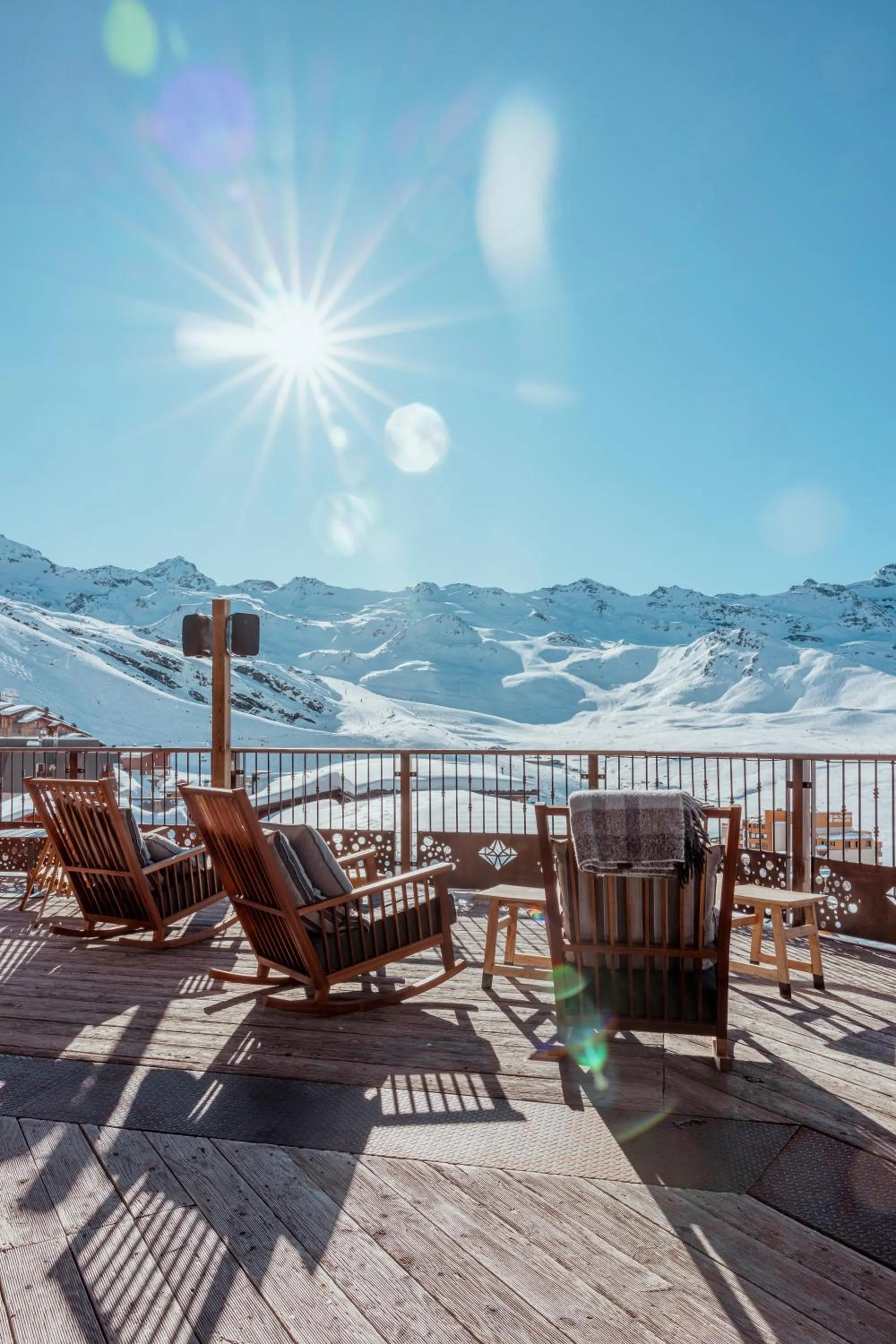 Winter in Hôtel Koh-I Nor by Les Etincelles