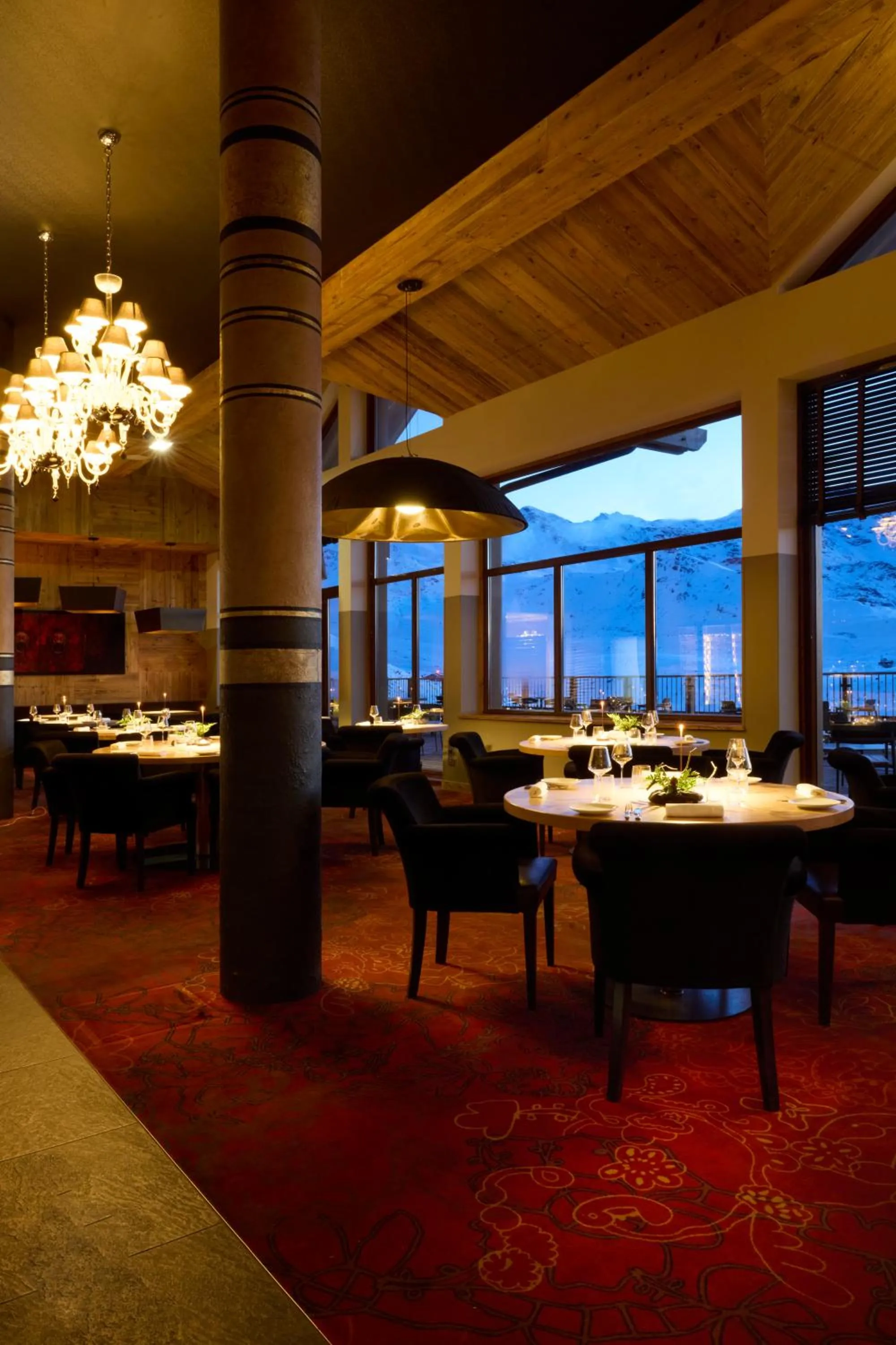 Restaurant/places to eat in Hôtel Koh-I Nor by Les Etincelles