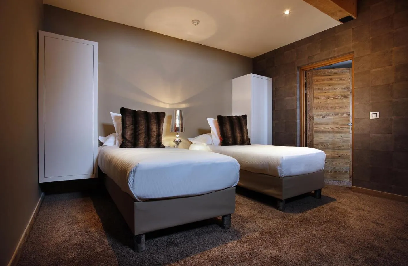 Bedroom, Bed in Hôtel Koh-I Nor by Les Etincelles