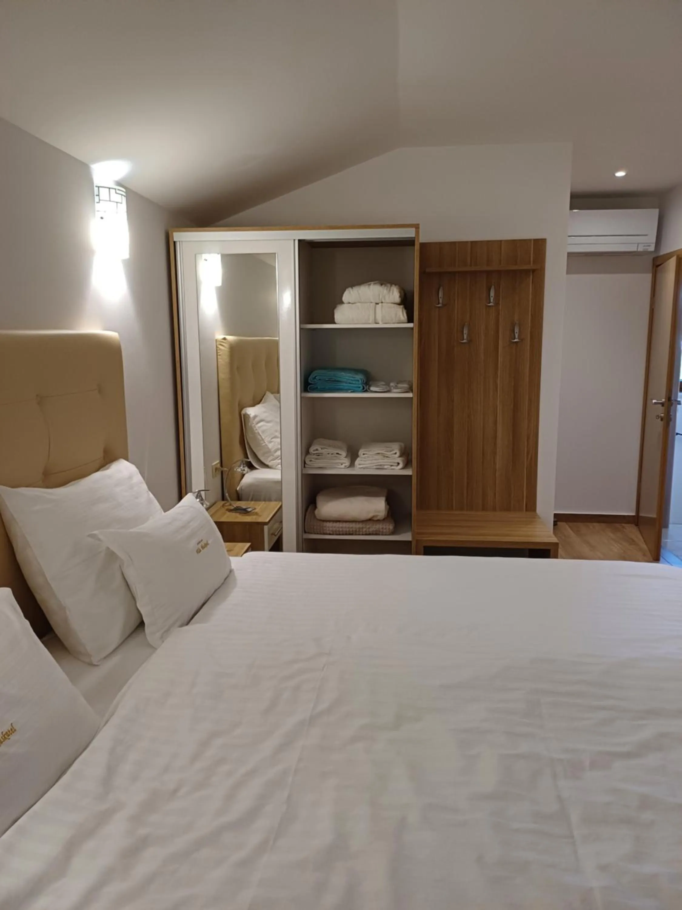 Bedroom, Bed in Villa Muskatel KRK -with heated covered pool