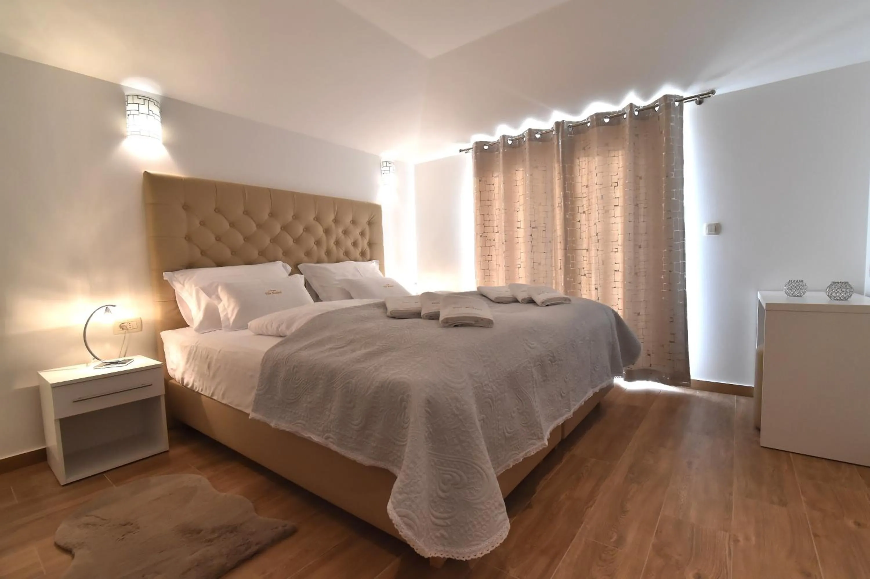 Bed in Villa Muskatel KRK -with heated covered pool