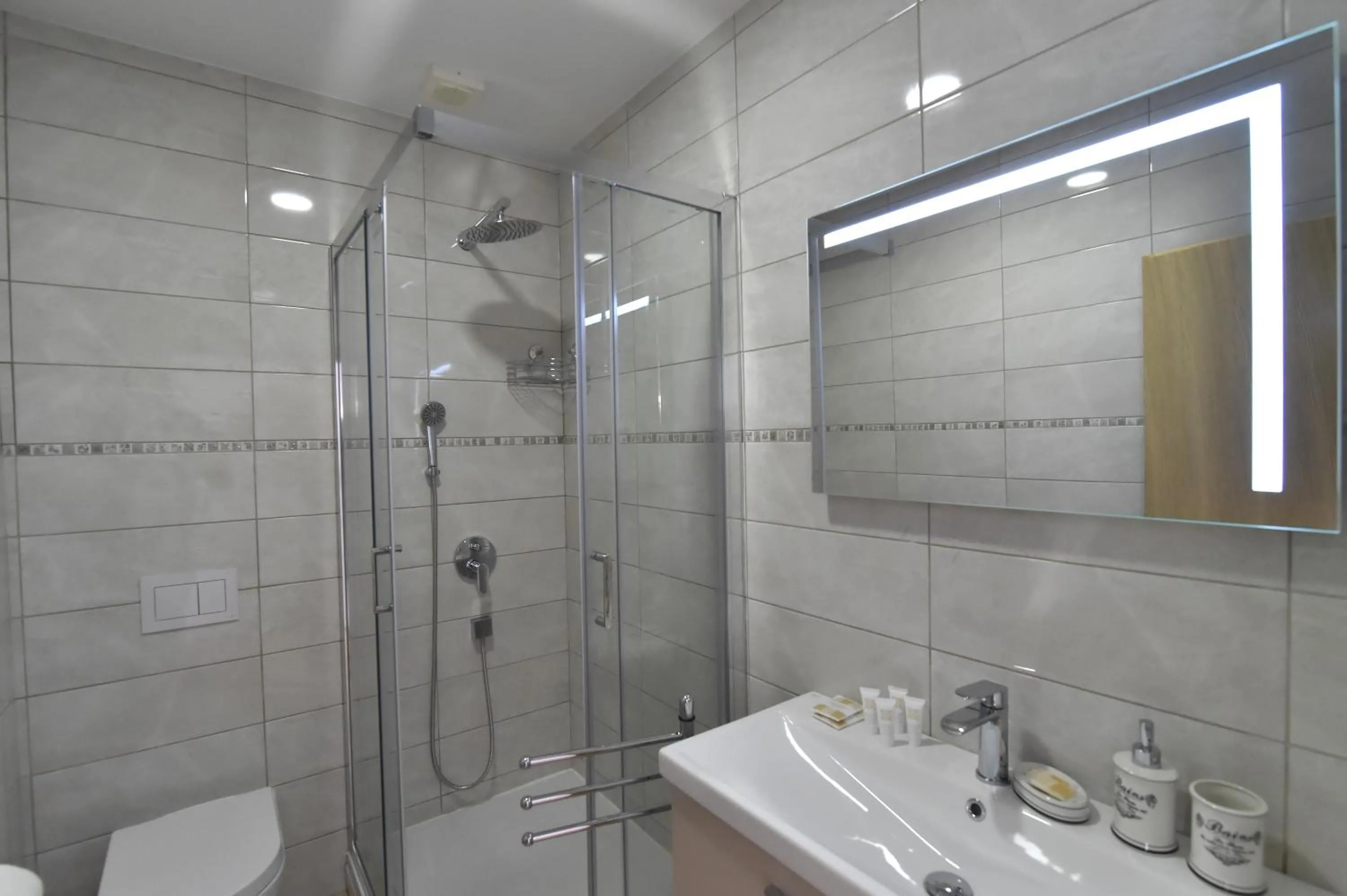Toilet in Villa Muskatel KRK -with heated covered pool