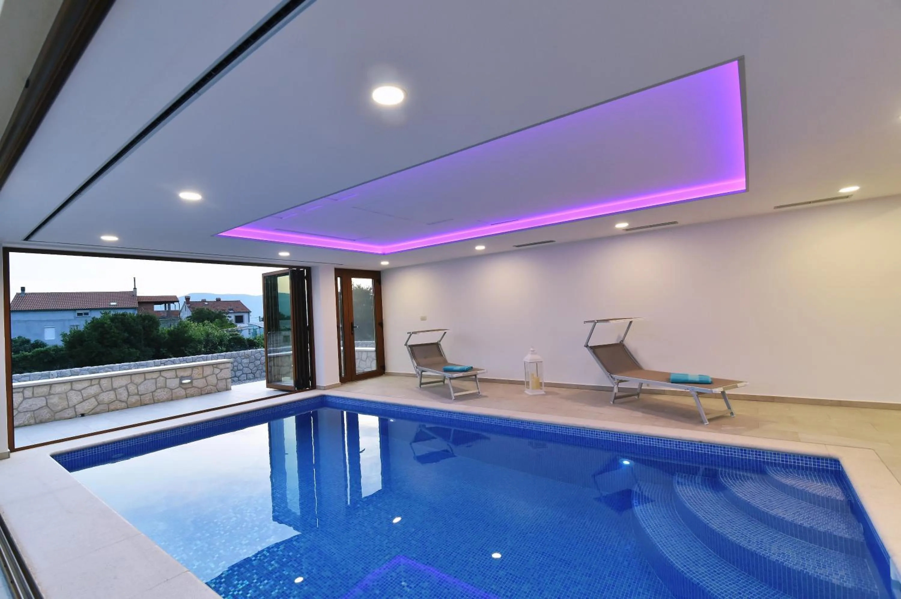 Swimming pool in Villa Muskatel KRK -with heated covered pool