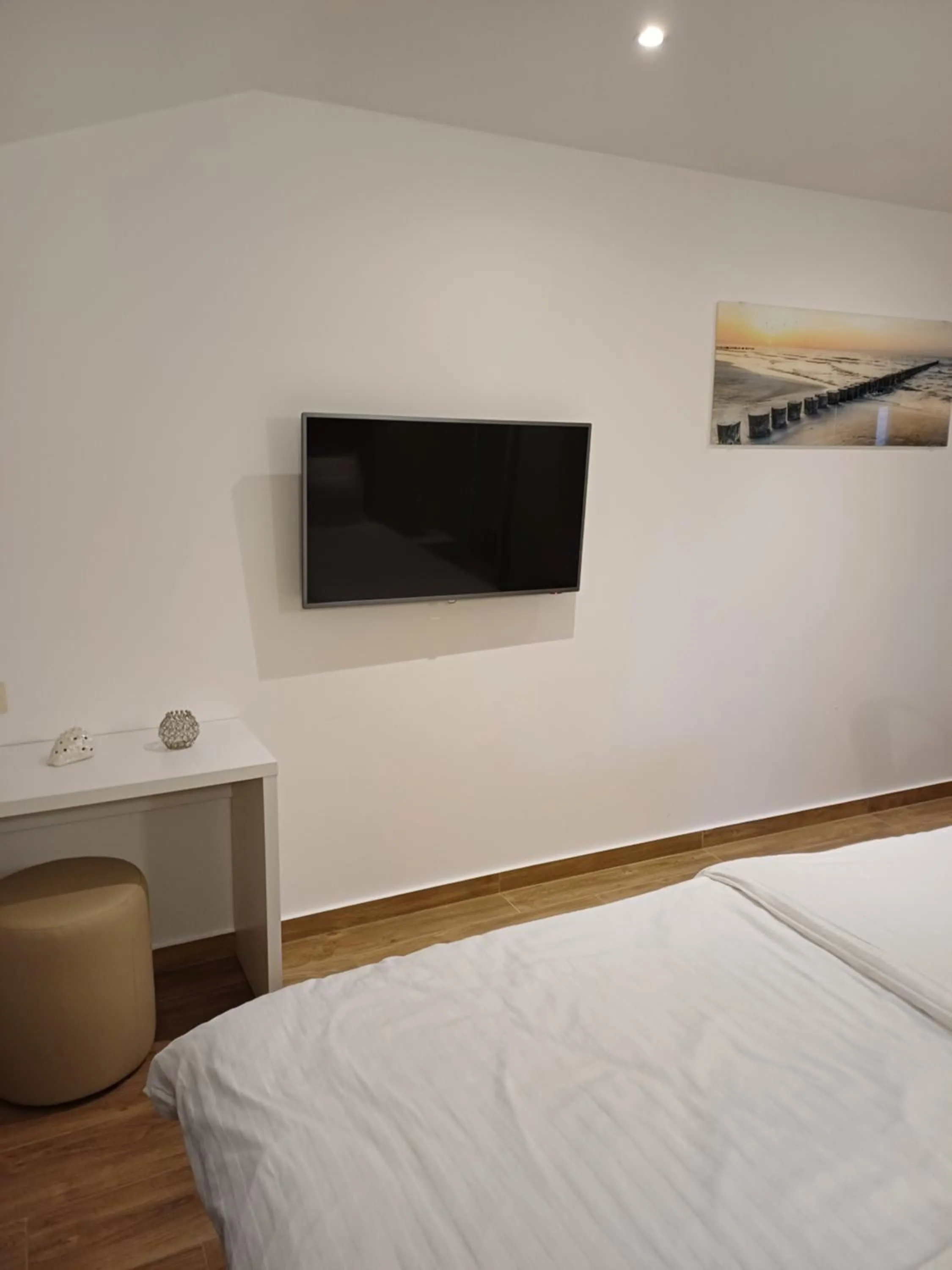 Bed in Villa Muskatel KRK -with heated covered pool