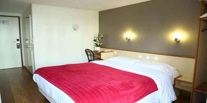 Photo of the whole room, Bed in Hôtel Restaurant Maison Blanche