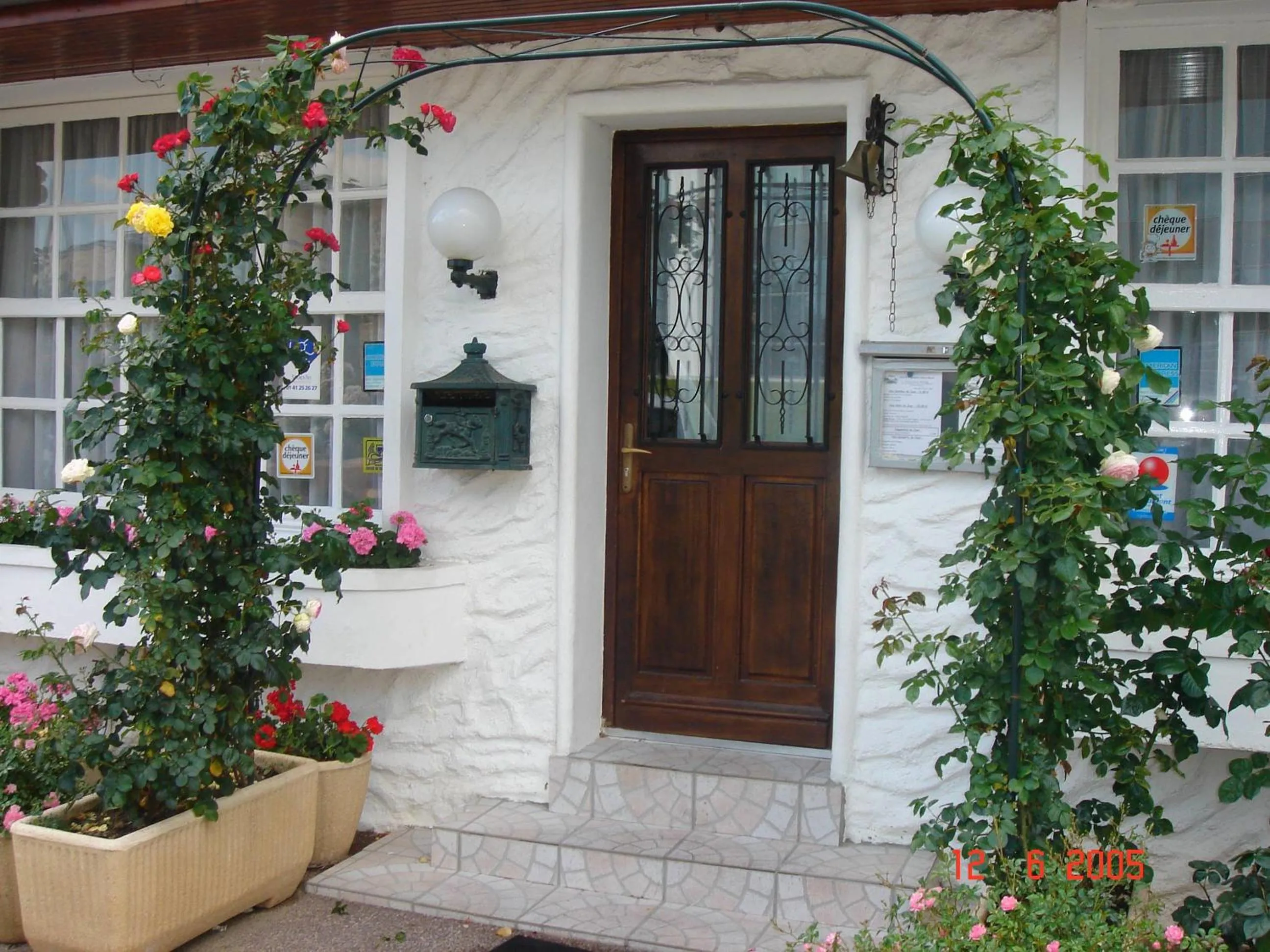 Facade/entrance in Hôtel Restaurant Maison Blanche