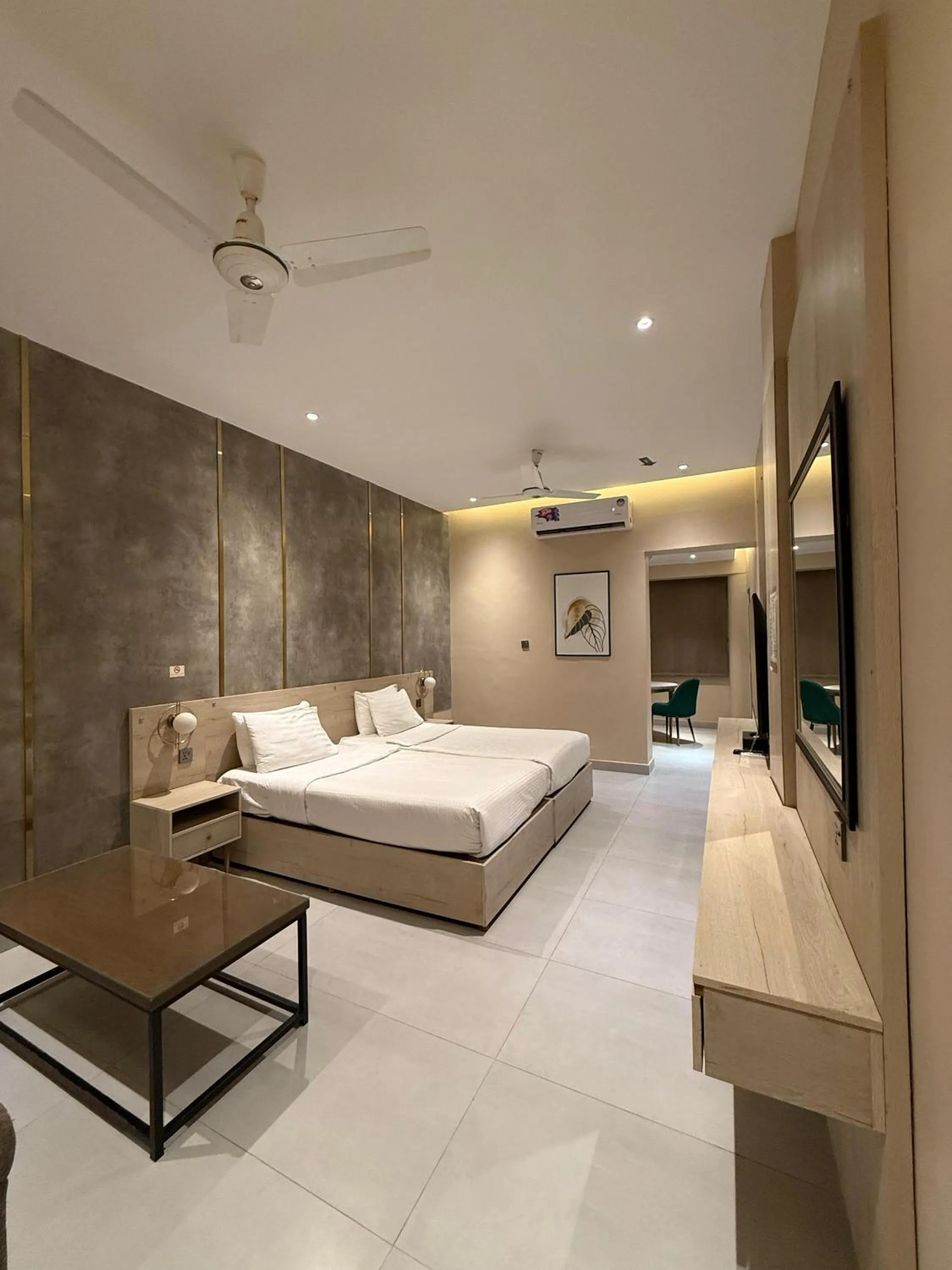 Bed in Hamsun Shahrah-e-Faisal