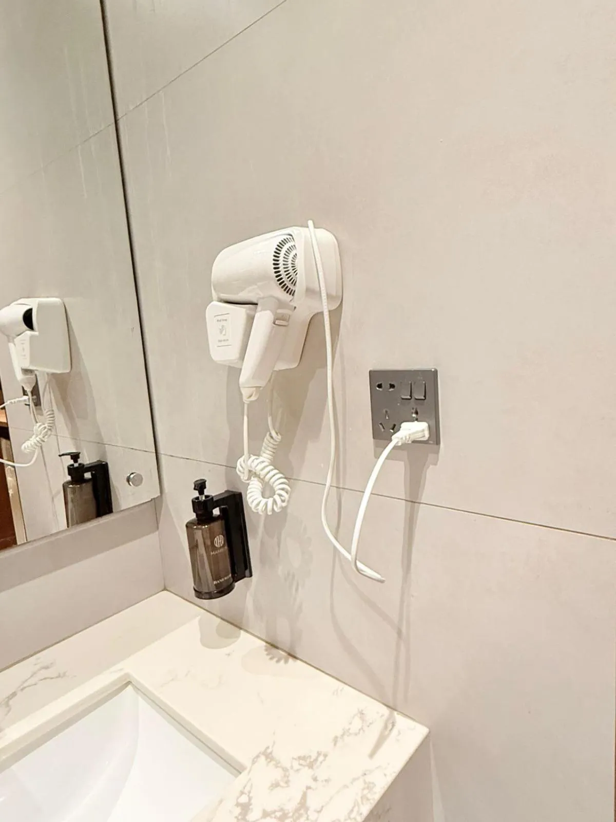 Shower in Hamsun Shahrah-e-Faisal