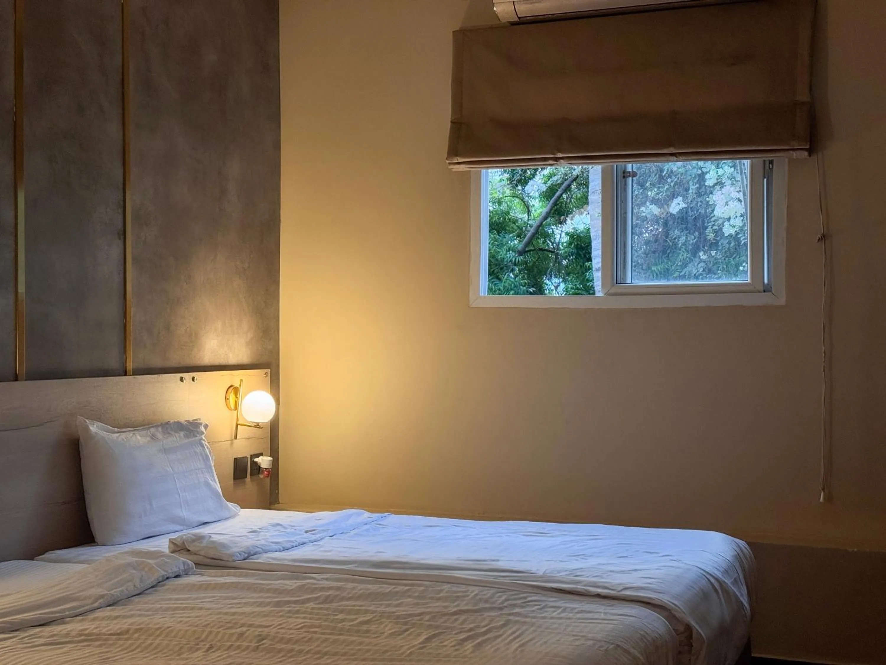 Photo of the whole room, Bed in Hamsun Shahrah-e-Faisal