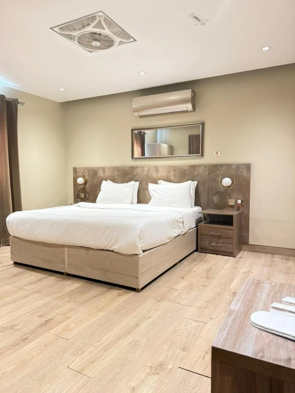 Property building, Bed in Hamsun Shahrah-e-Faisal