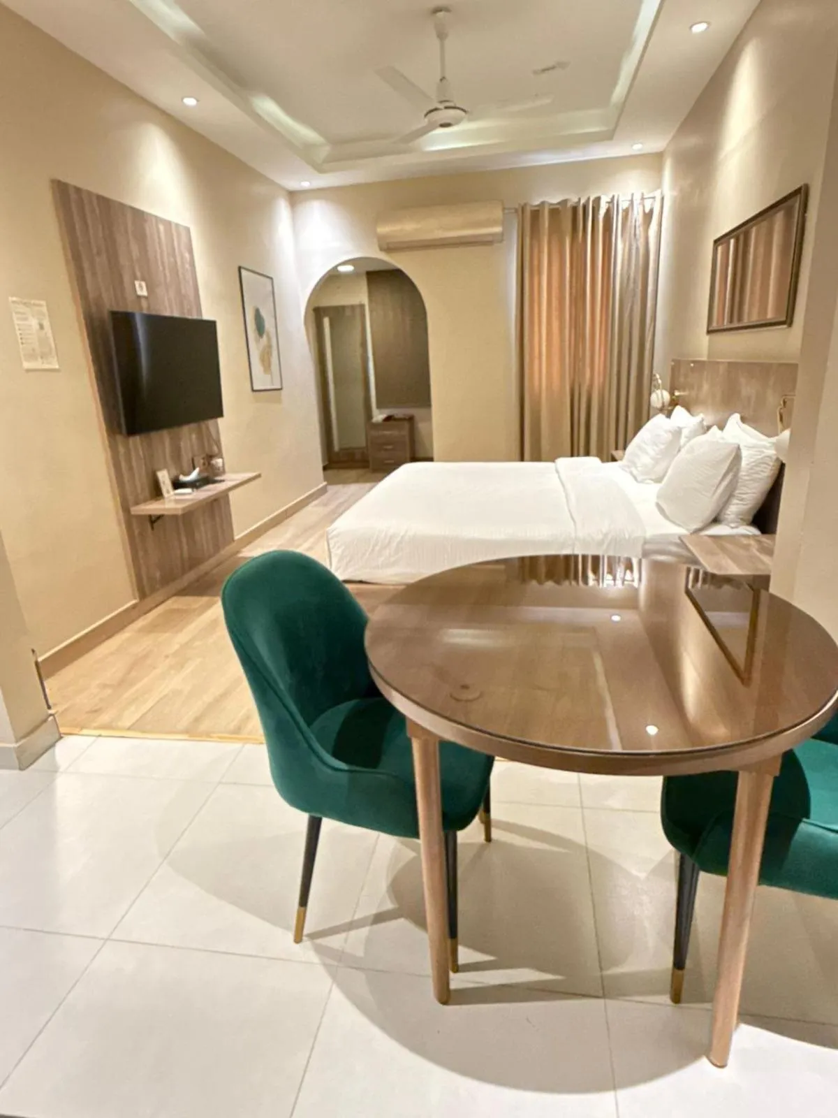 Communal lounge/ TV room, Bed in Hamsun Shahrah-e-Faisal