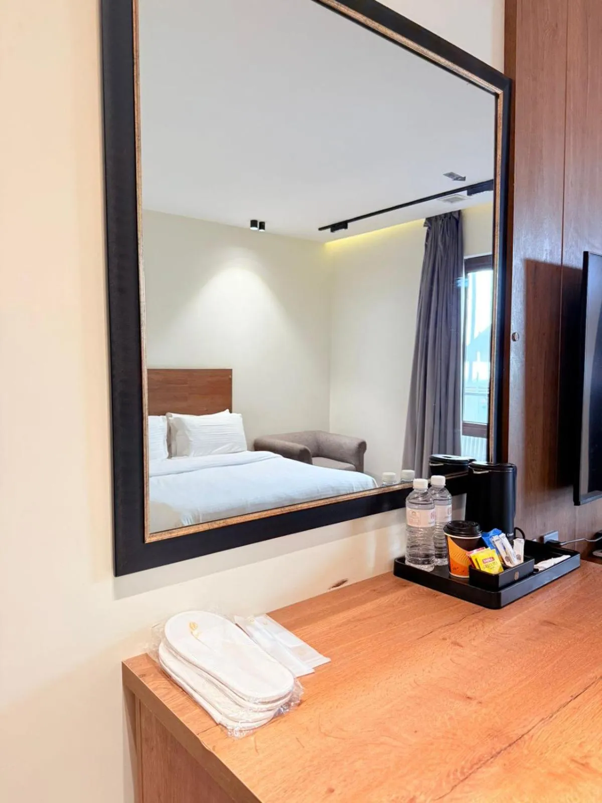 Bed in Hamsun Shahrah-e-Faisal