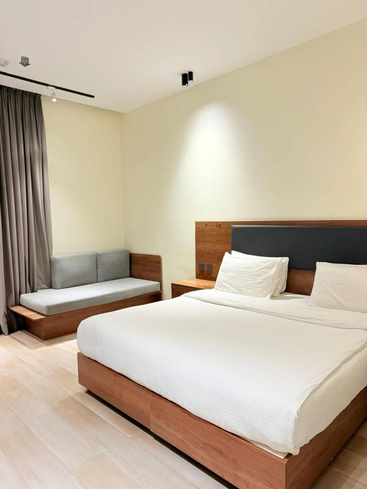 Bed in Hamsun Shahrah-e-Faisal