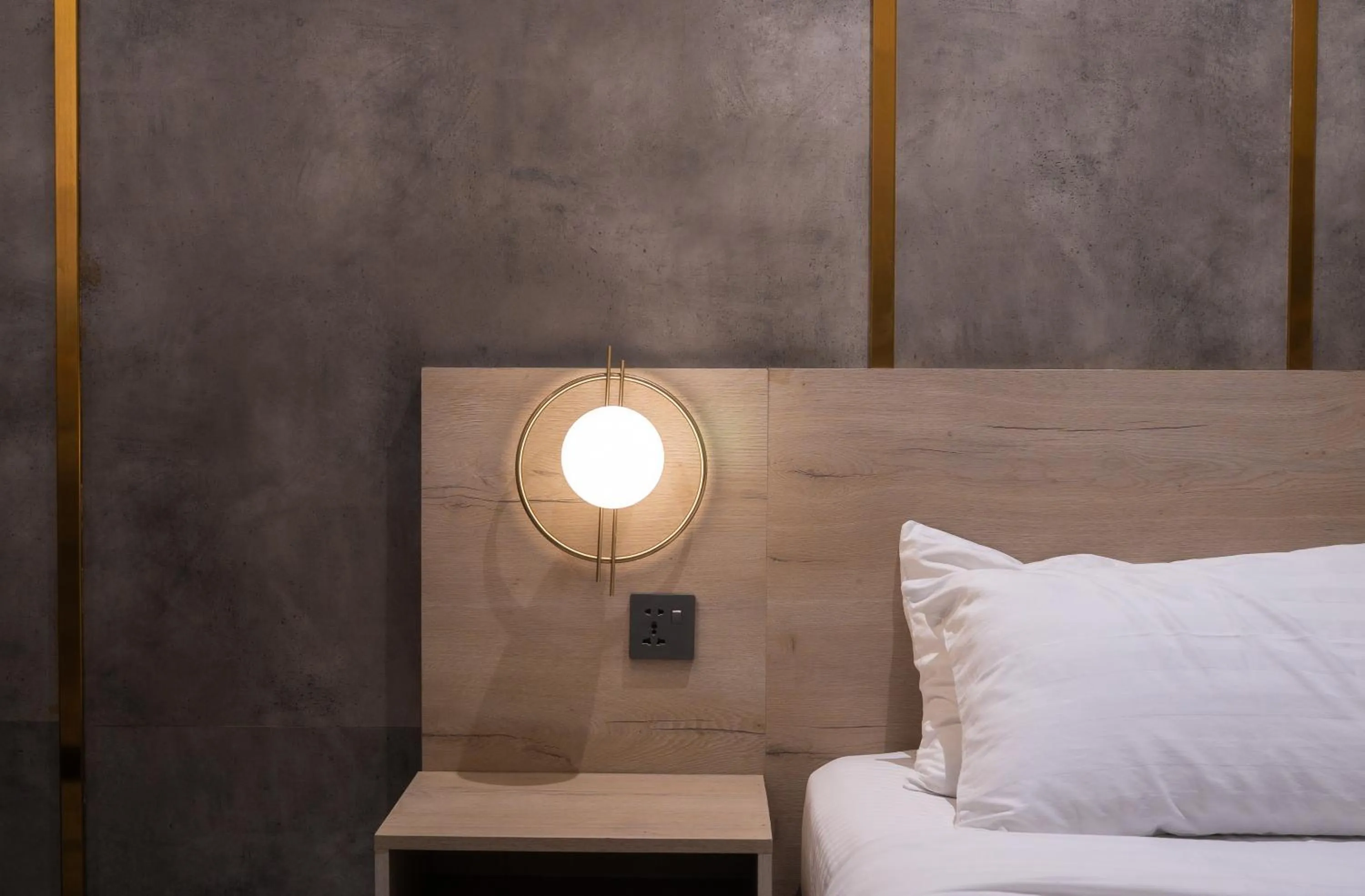 Bed in Hamsun Shahrah-e-Faisal