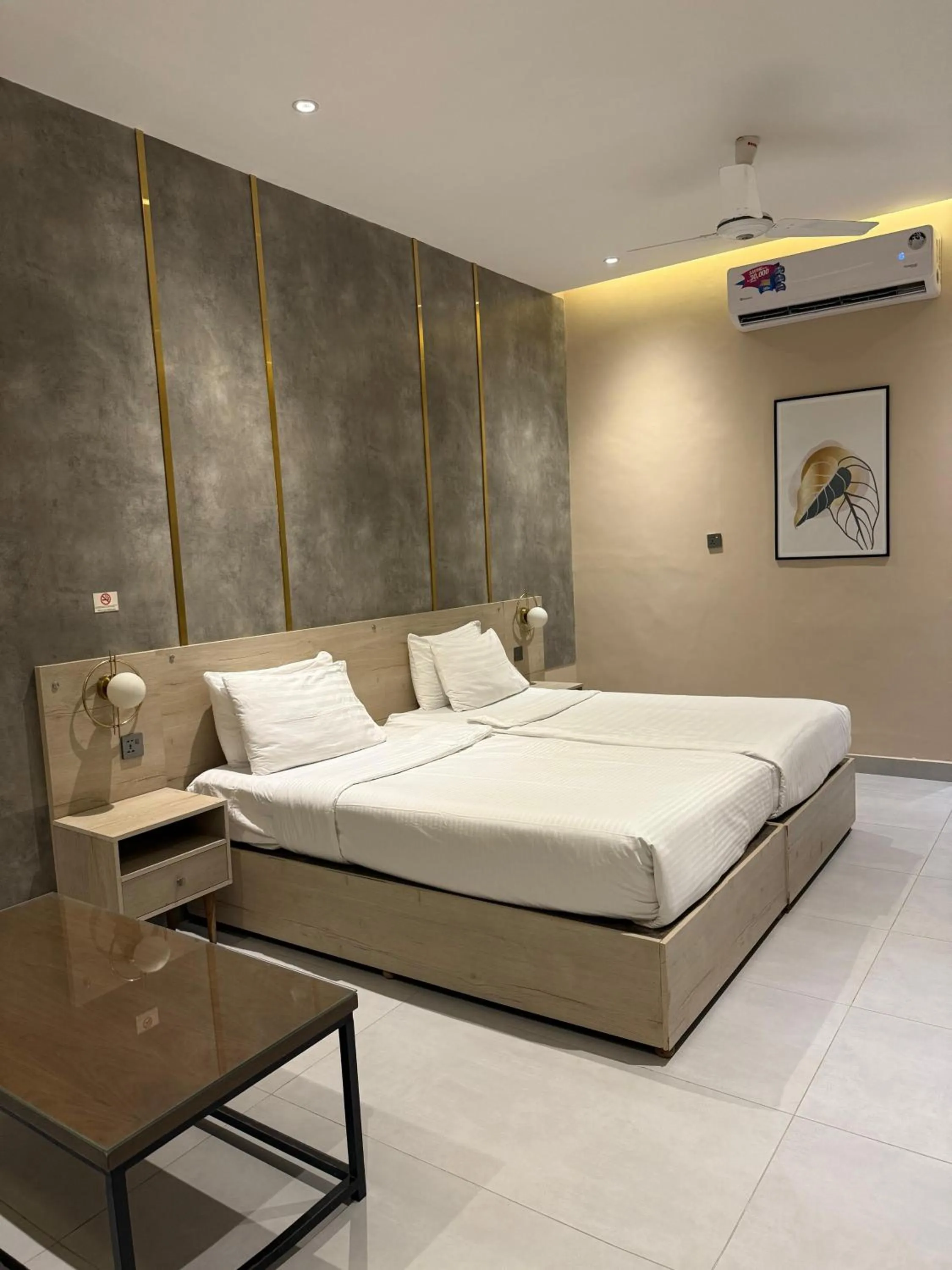 Bed in Hamsun Shahrah-e-Faisal