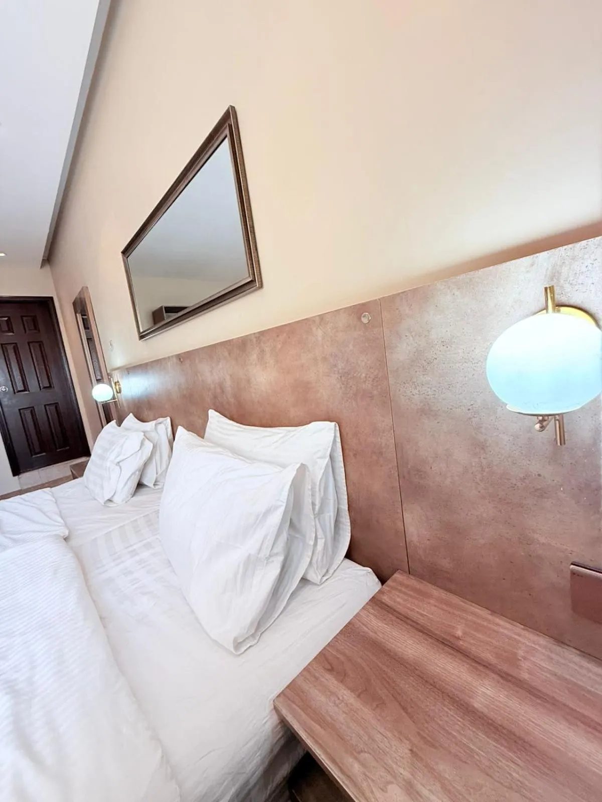 Bed in Hamsun Shahrah-e-Faisal