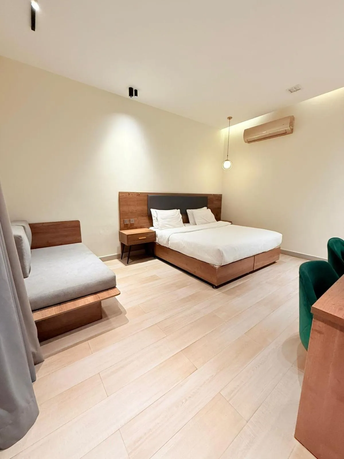 Bed in Hamsun Shahrah-e-Faisal