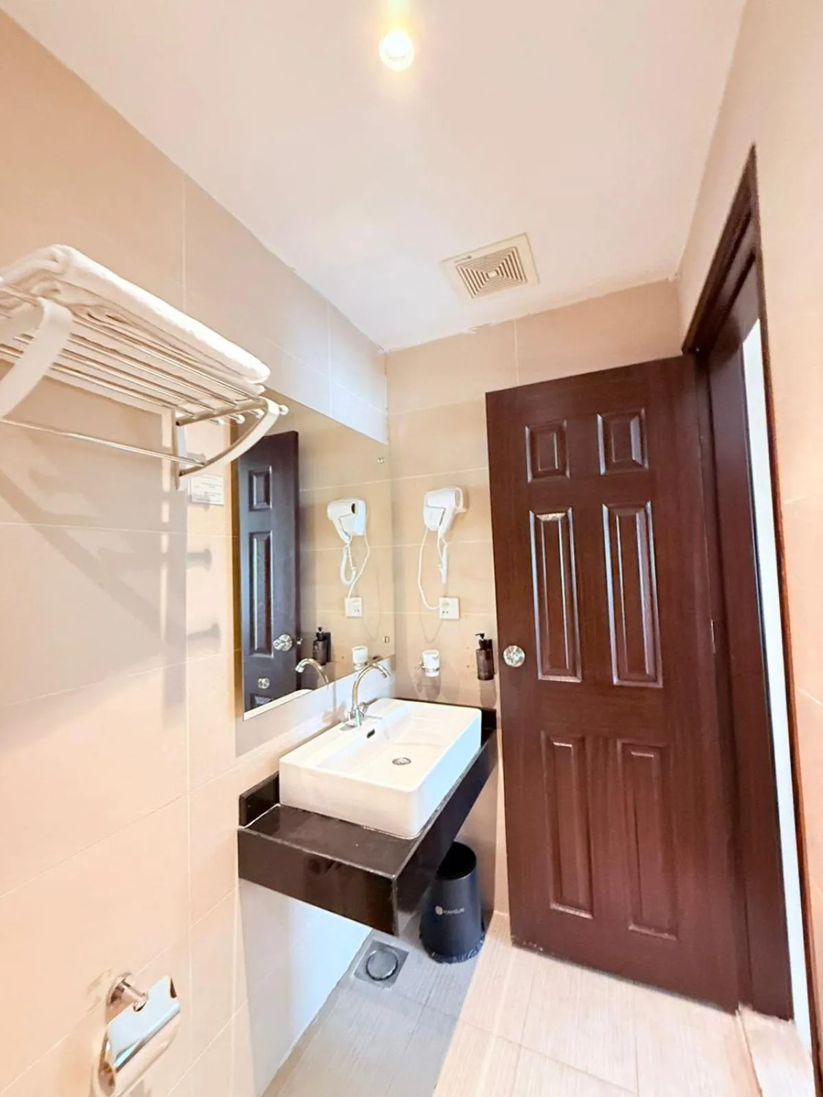 Bathroom, Bed in Hamsun Shahrah-e-Faisal