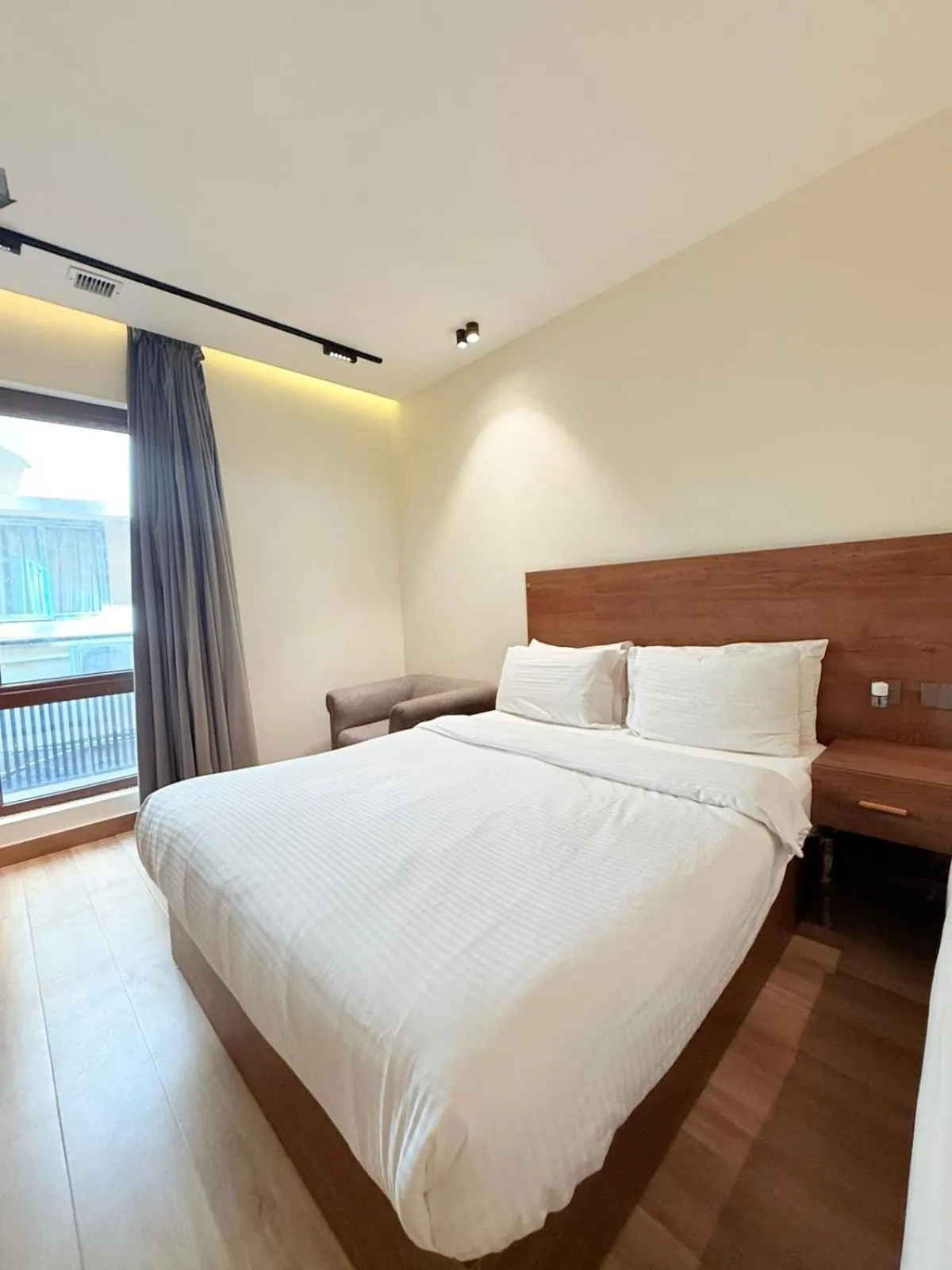 Bed in Hamsun Shahrah-e-Faisal