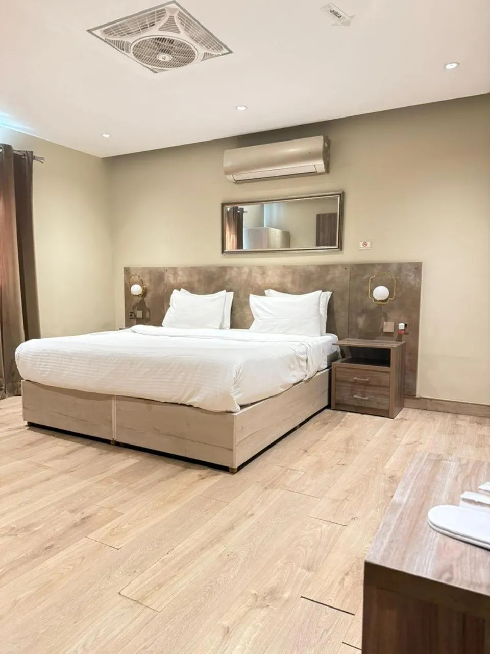 Bed in Hamsun Shahrah-e-Faisal