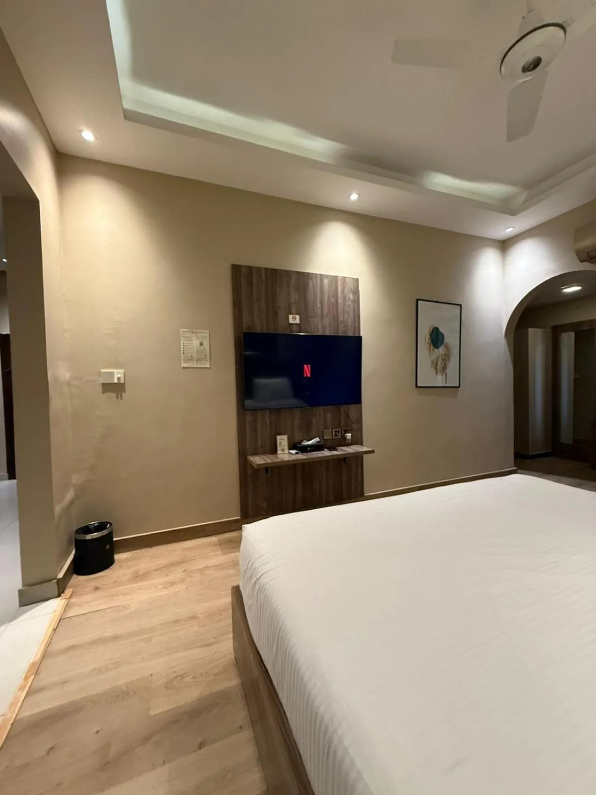 TV and multimedia, Bed in Hamsun Shahrah-e-Faisal