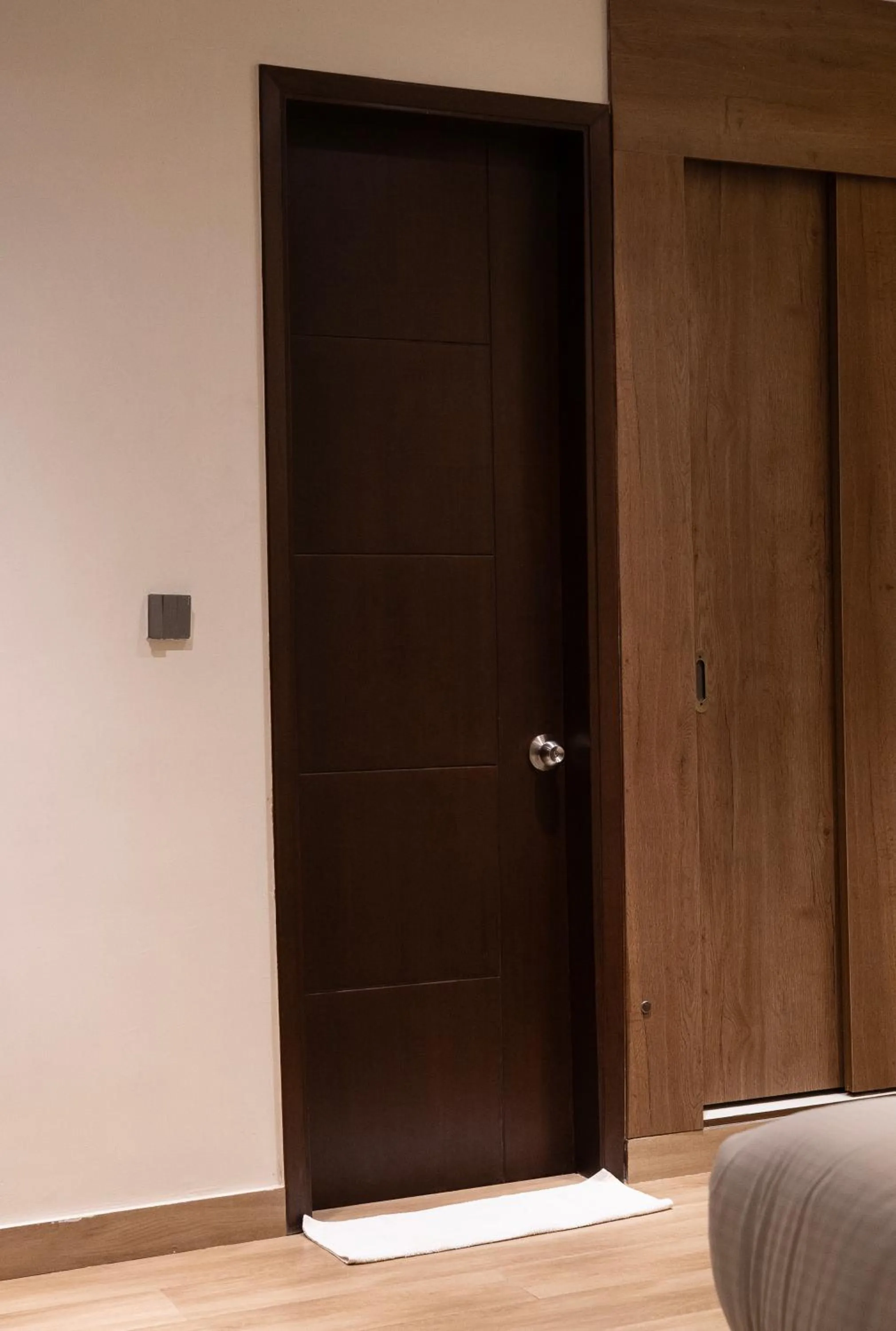 wardrobe in Hamsun Shahrah-e-Faisal