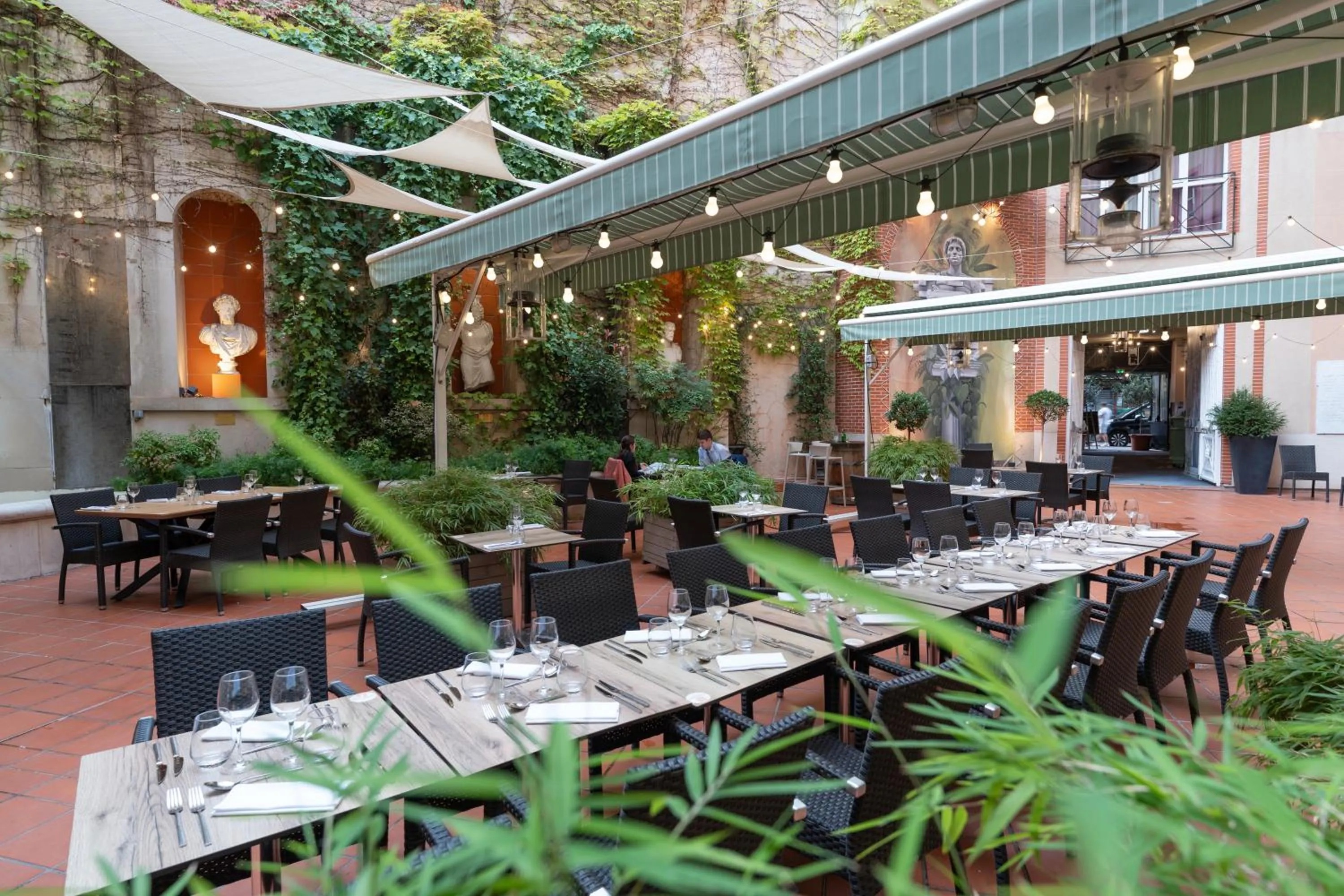 Patio in Plaza Hotel Capitole Toulouse