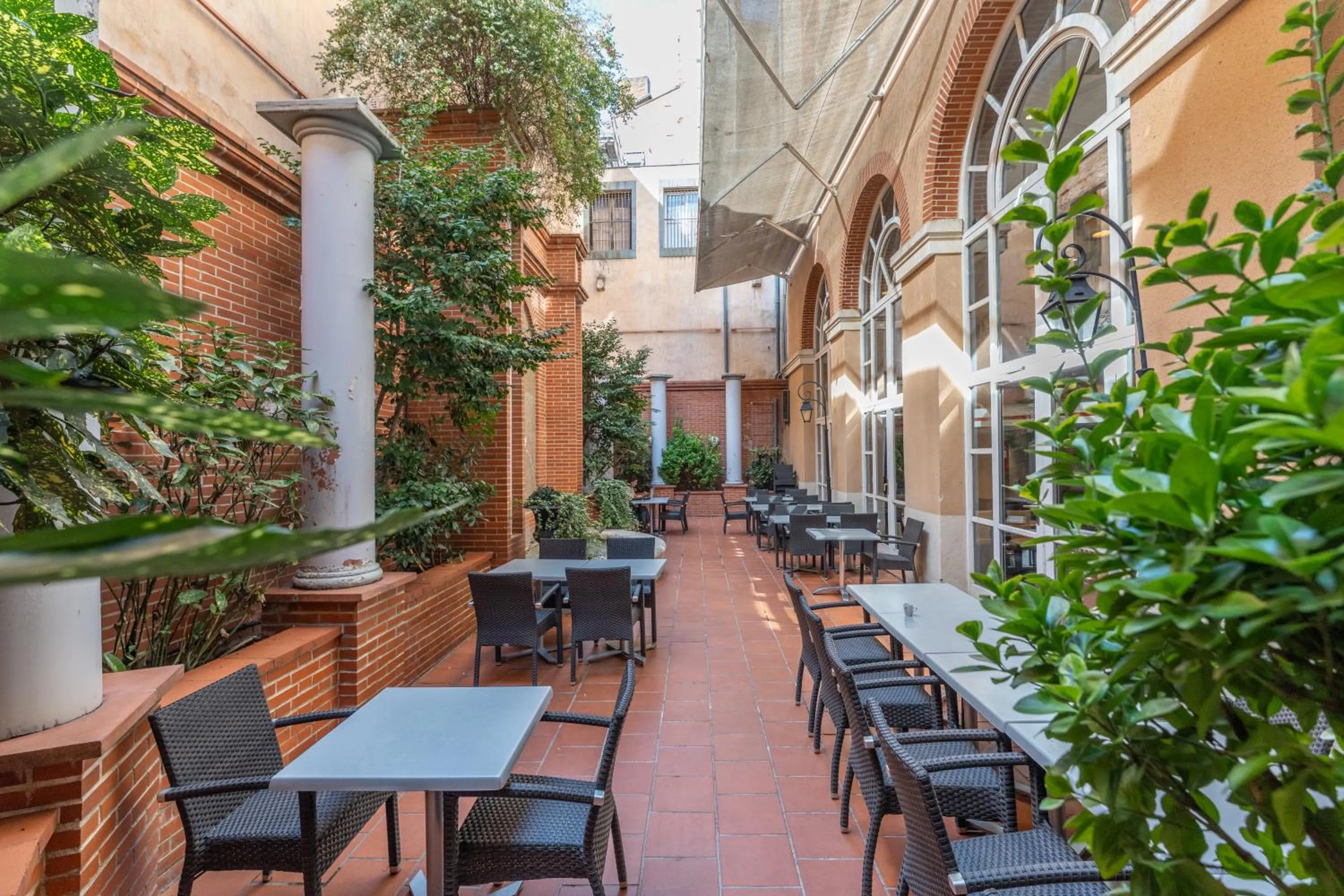 Buffet breakfast in Plaza Hotel Capitole Toulouse