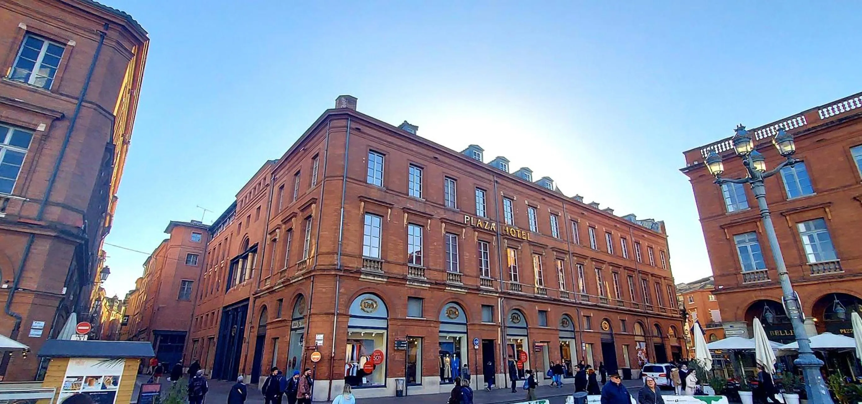 Property building in Plaza Hotel Capitole Toulouse
