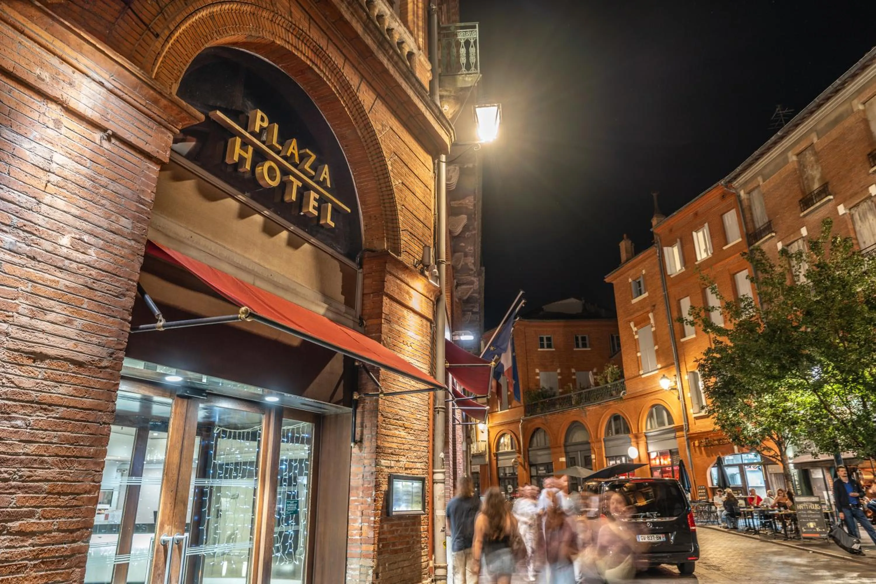 Night in Plaza Hotel Capitole Toulouse