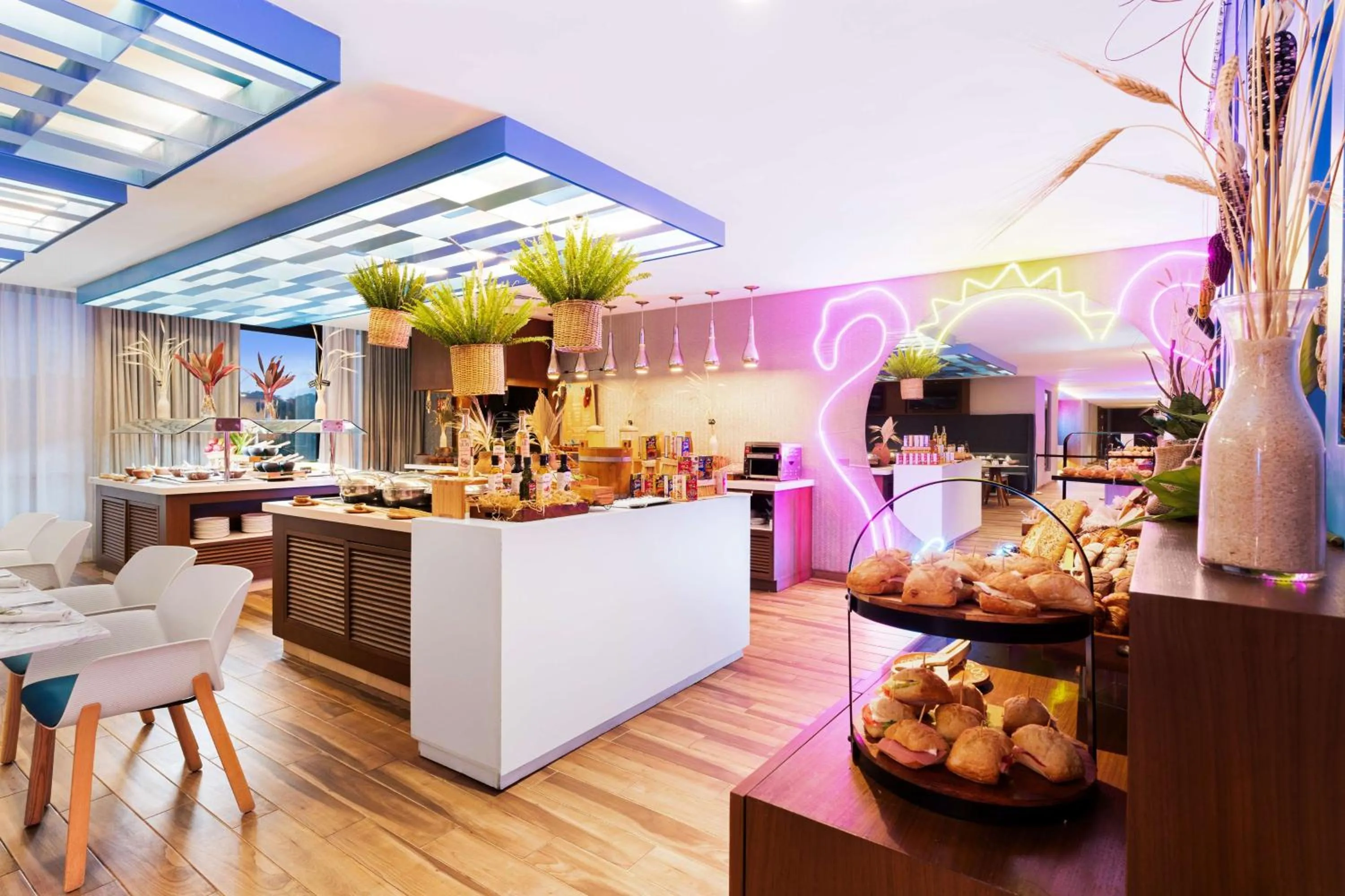 Restaurant/places to eat in Avani Cancun Airport