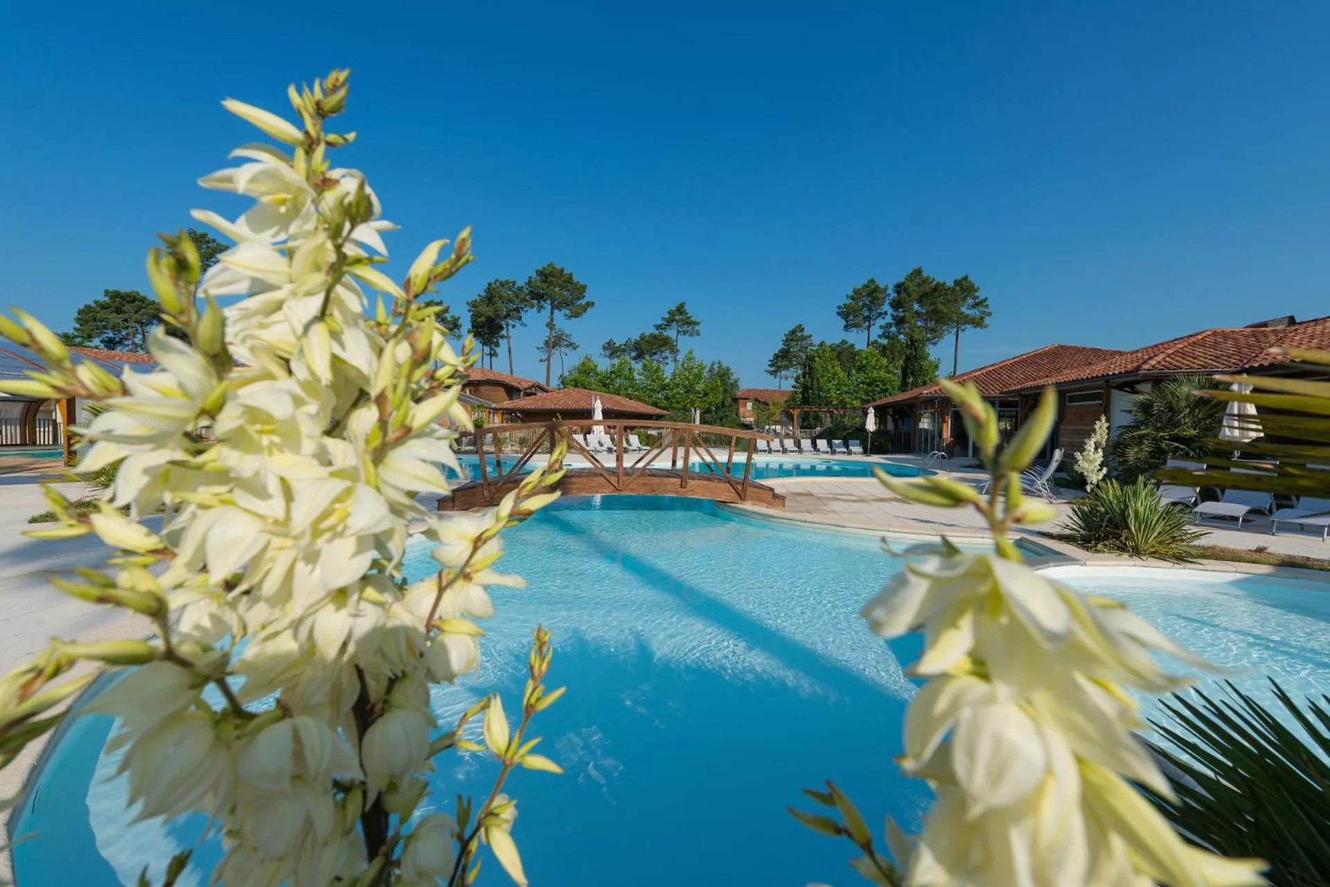 Swimming pool in Les Cottages Du Lac