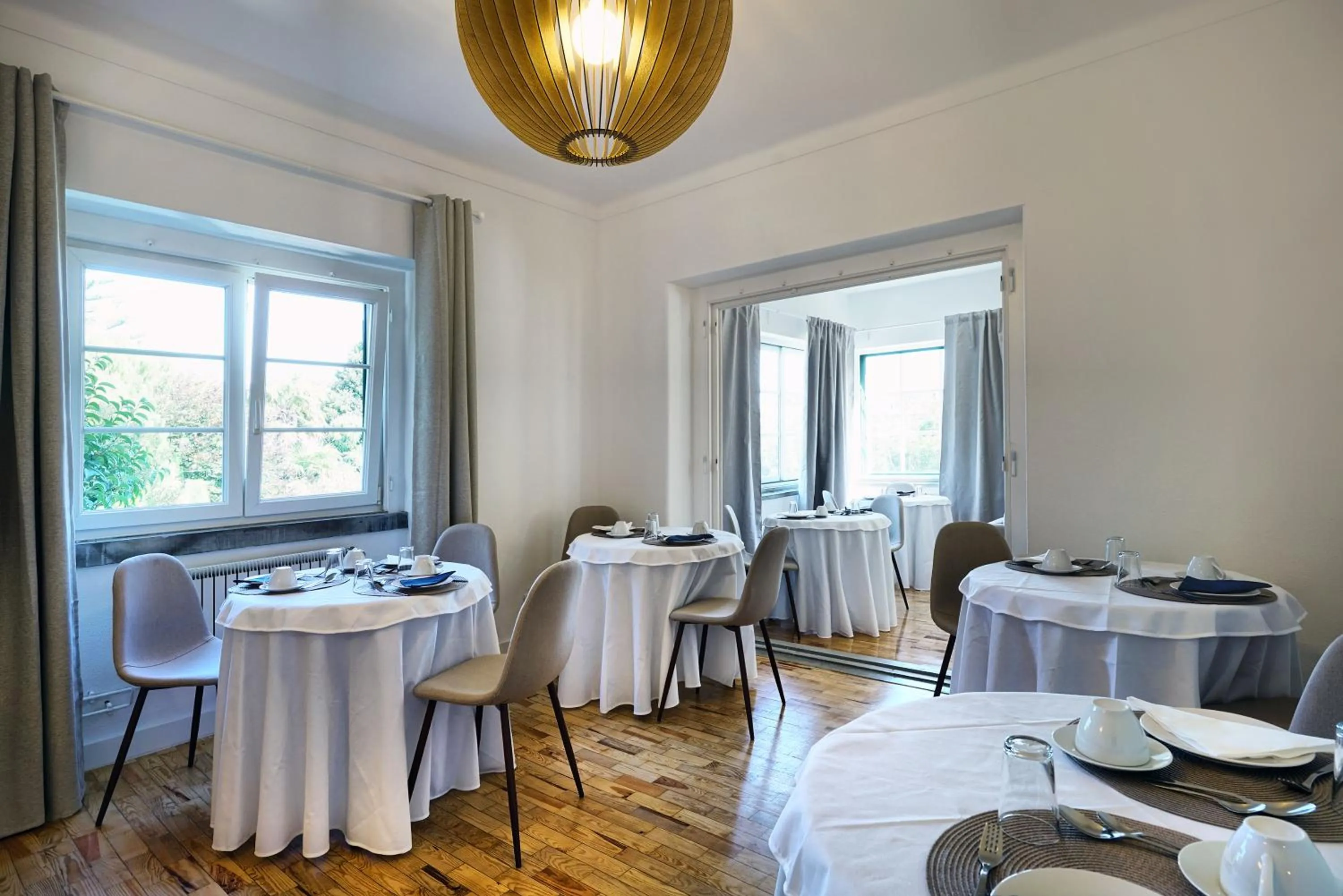 Buffet breakfast in Comfy Sintra