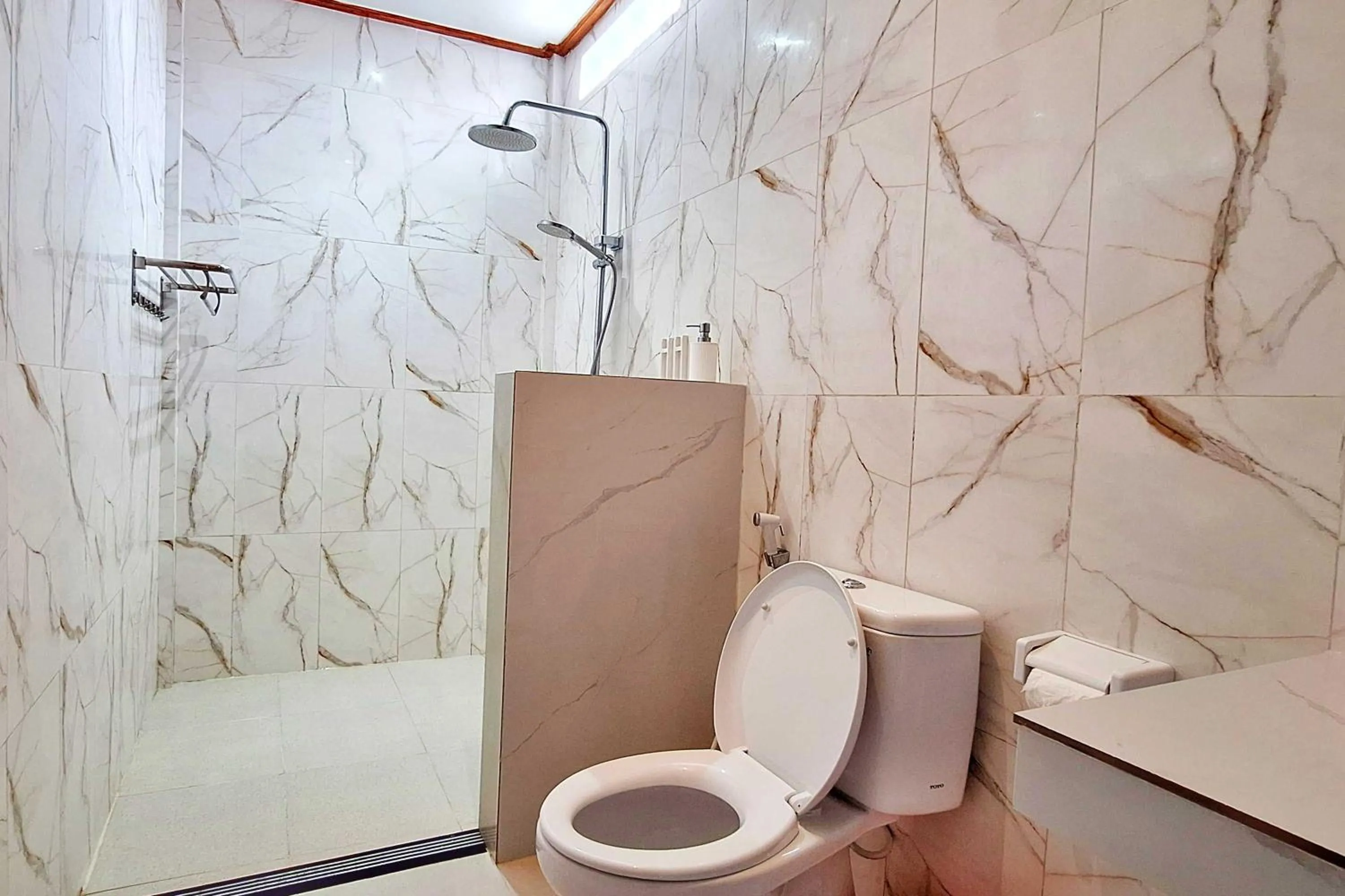 Shower in The Beach Huts Lembongan