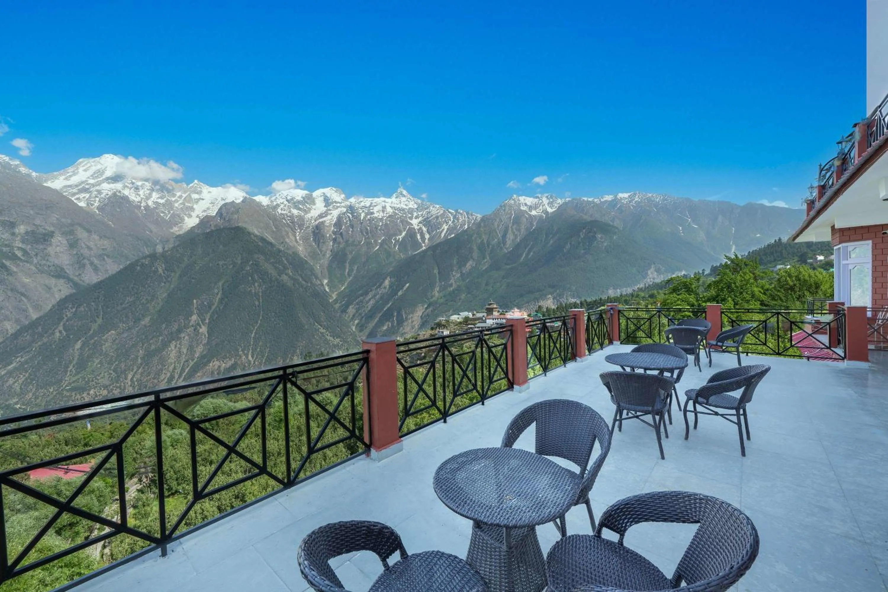 Natural landscape in Echor The Alpine Crest Kalpa