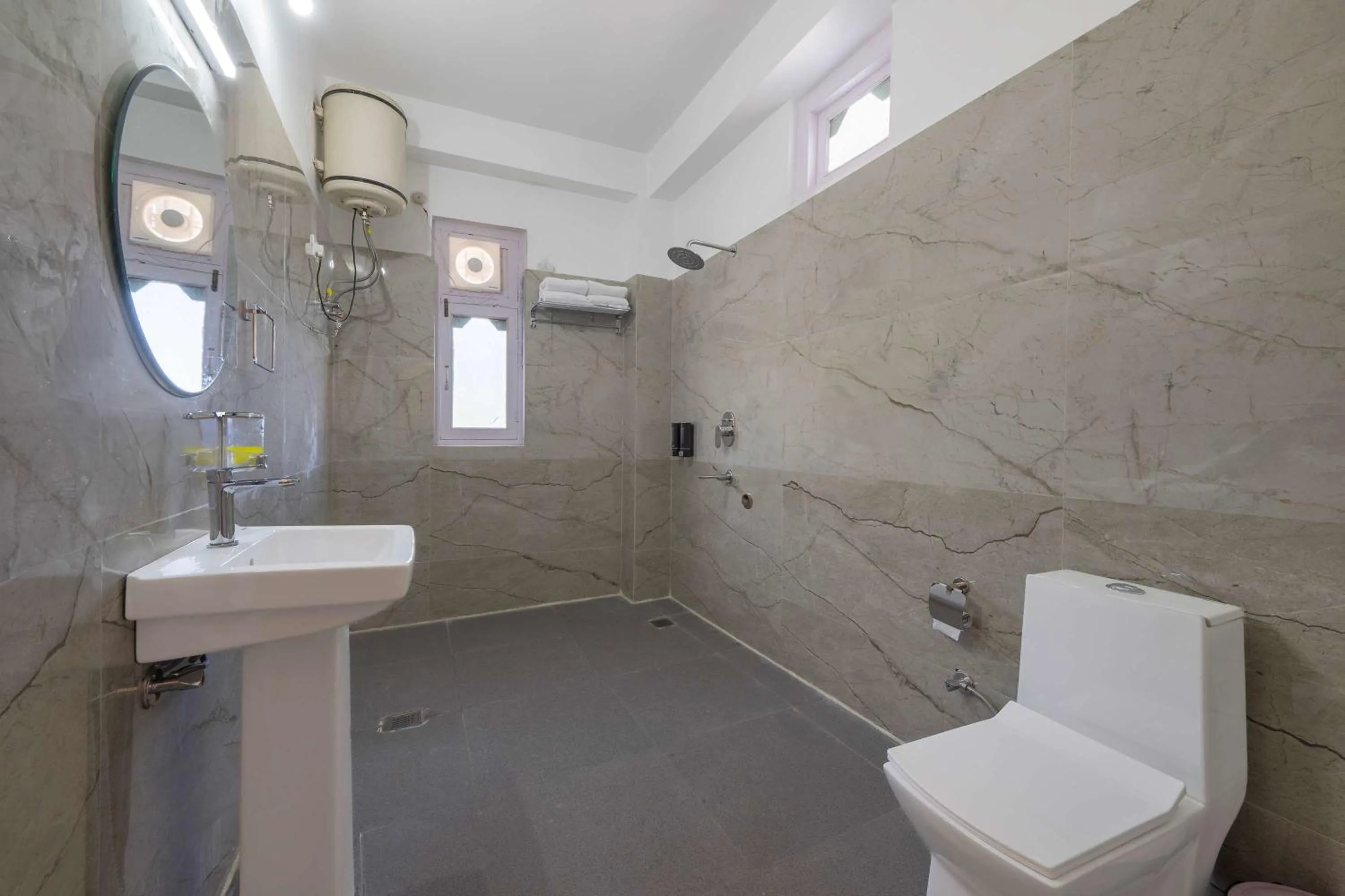 Shower in Echor The Alpine Crest Kalpa