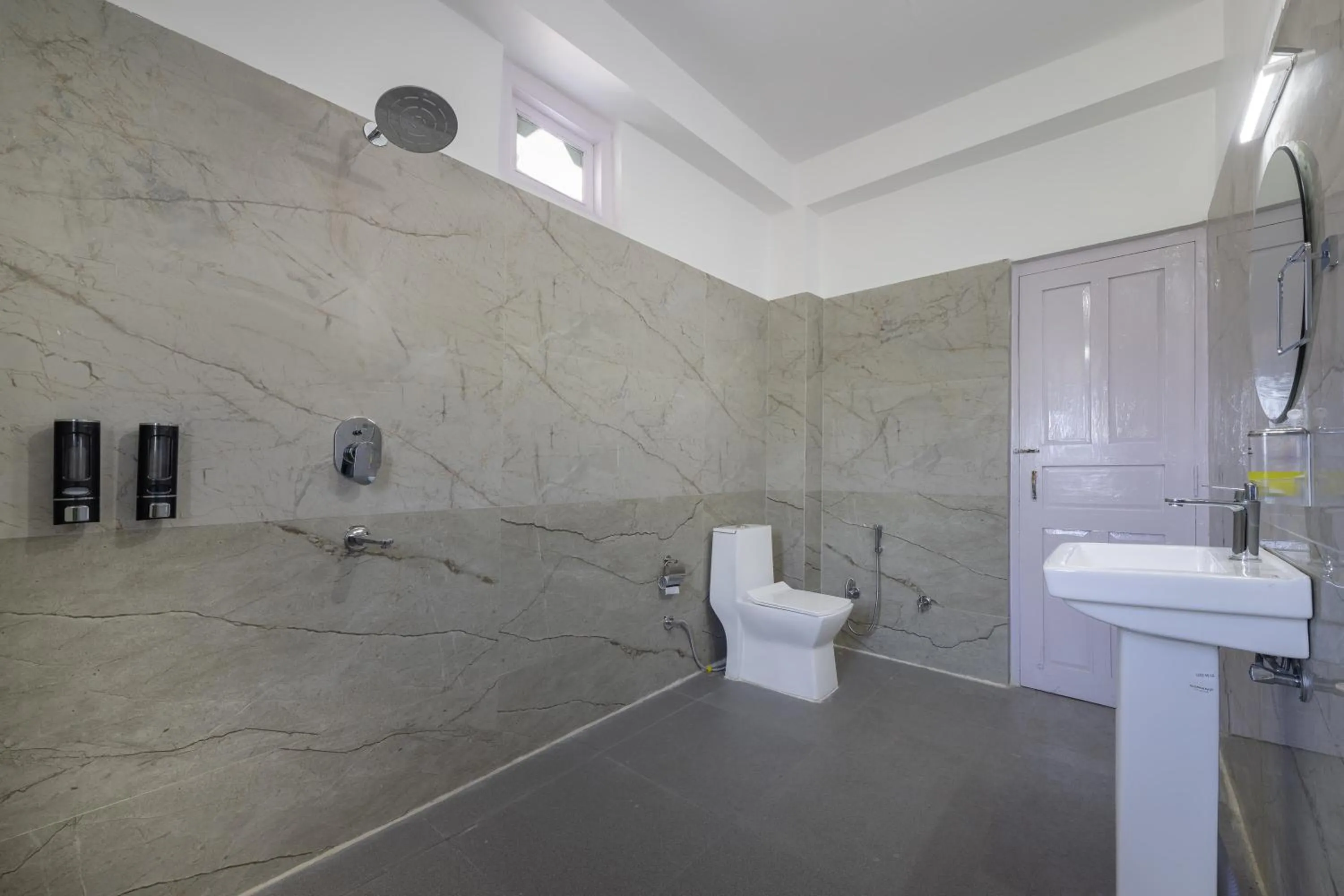 Shower in Echor The Alpine Crest Kalpa