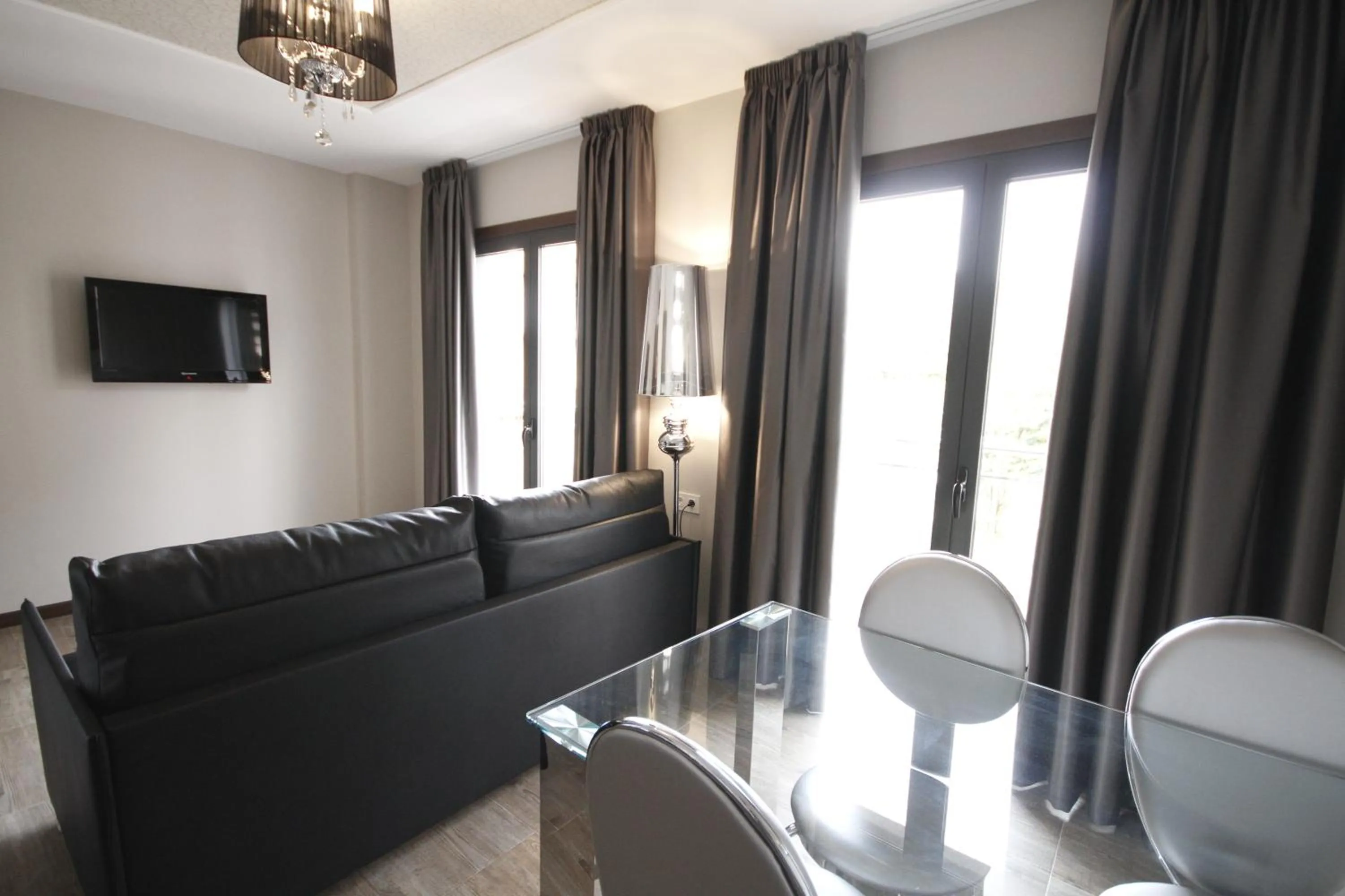 Day in Alvear Suites