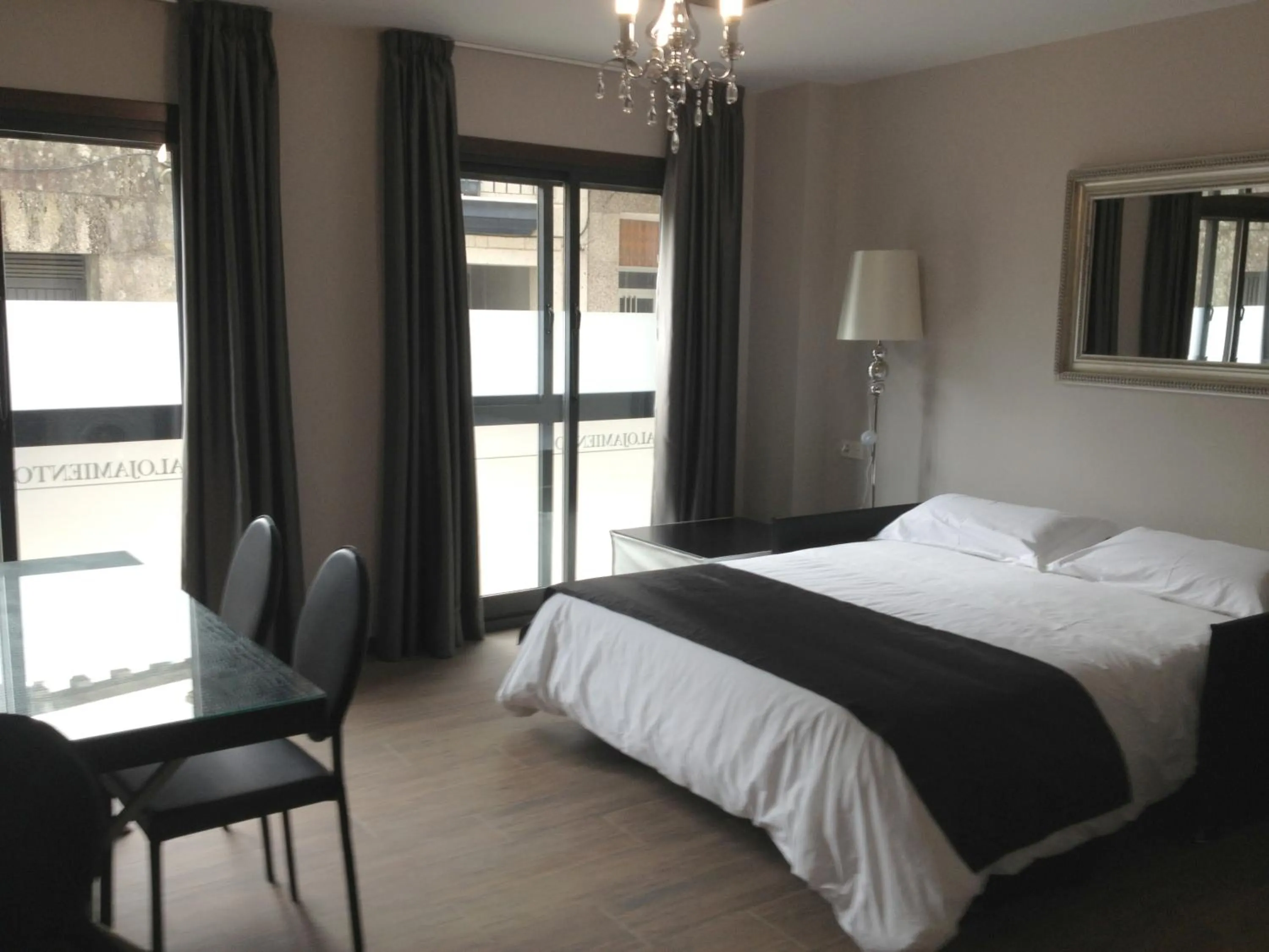 Photo of the whole room, Bed in Alvear Suites