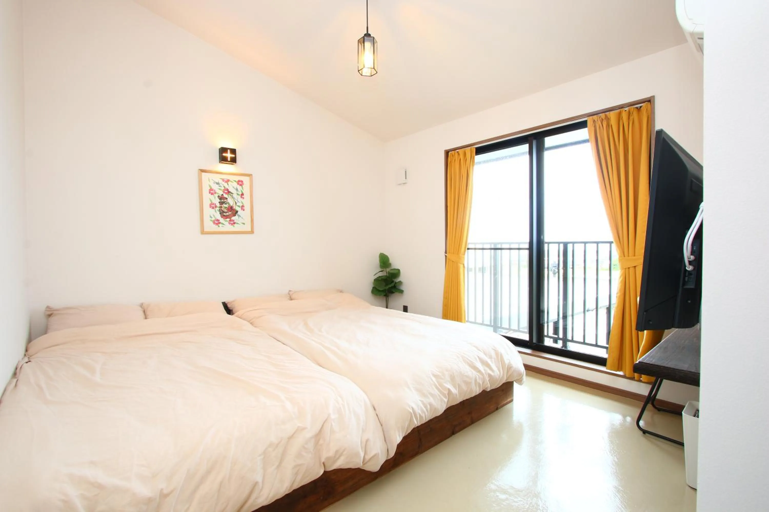 Bed in MARINX CLASSIC HARBORVIEW PENSION