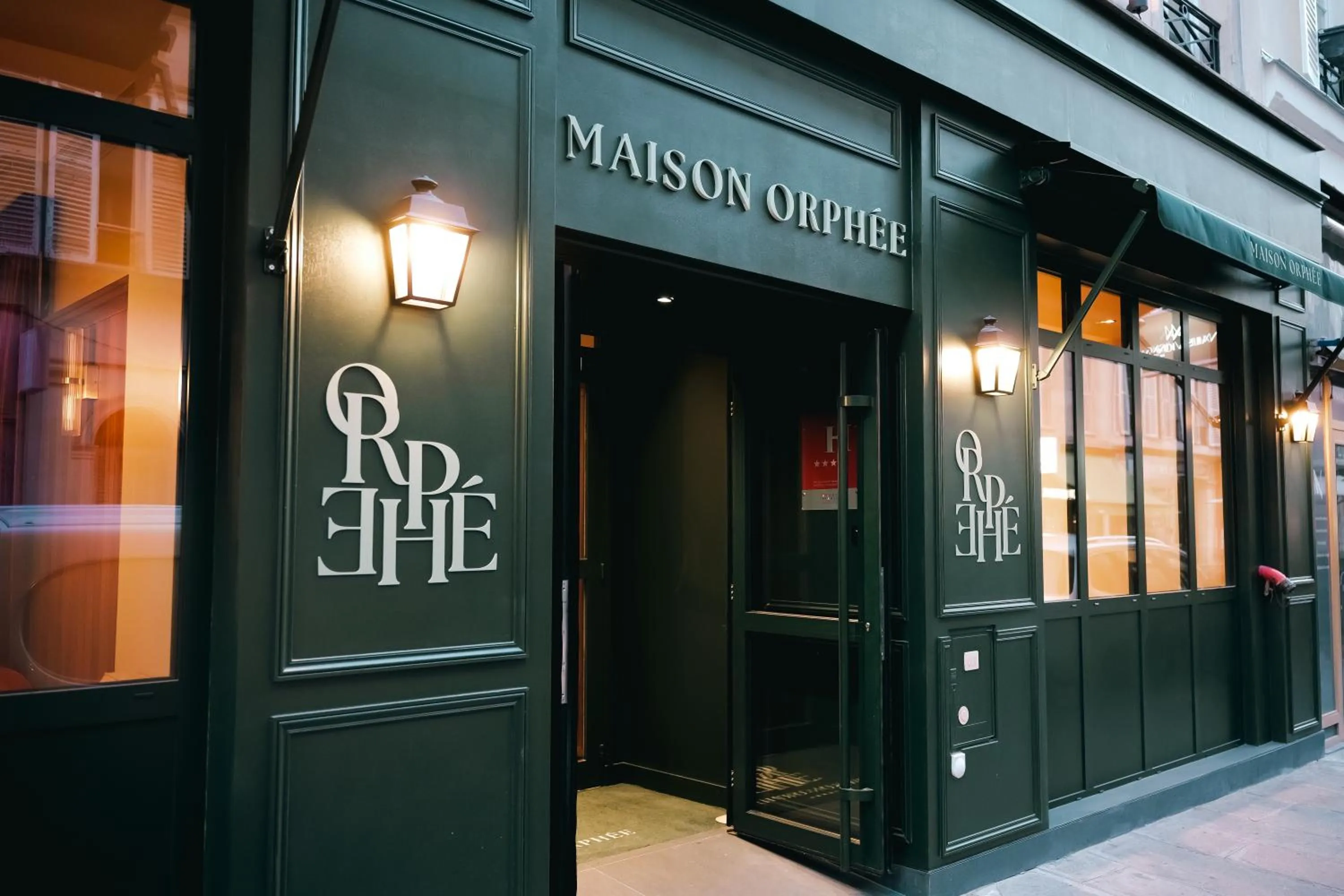 Facade/entrance in Maison Orphée