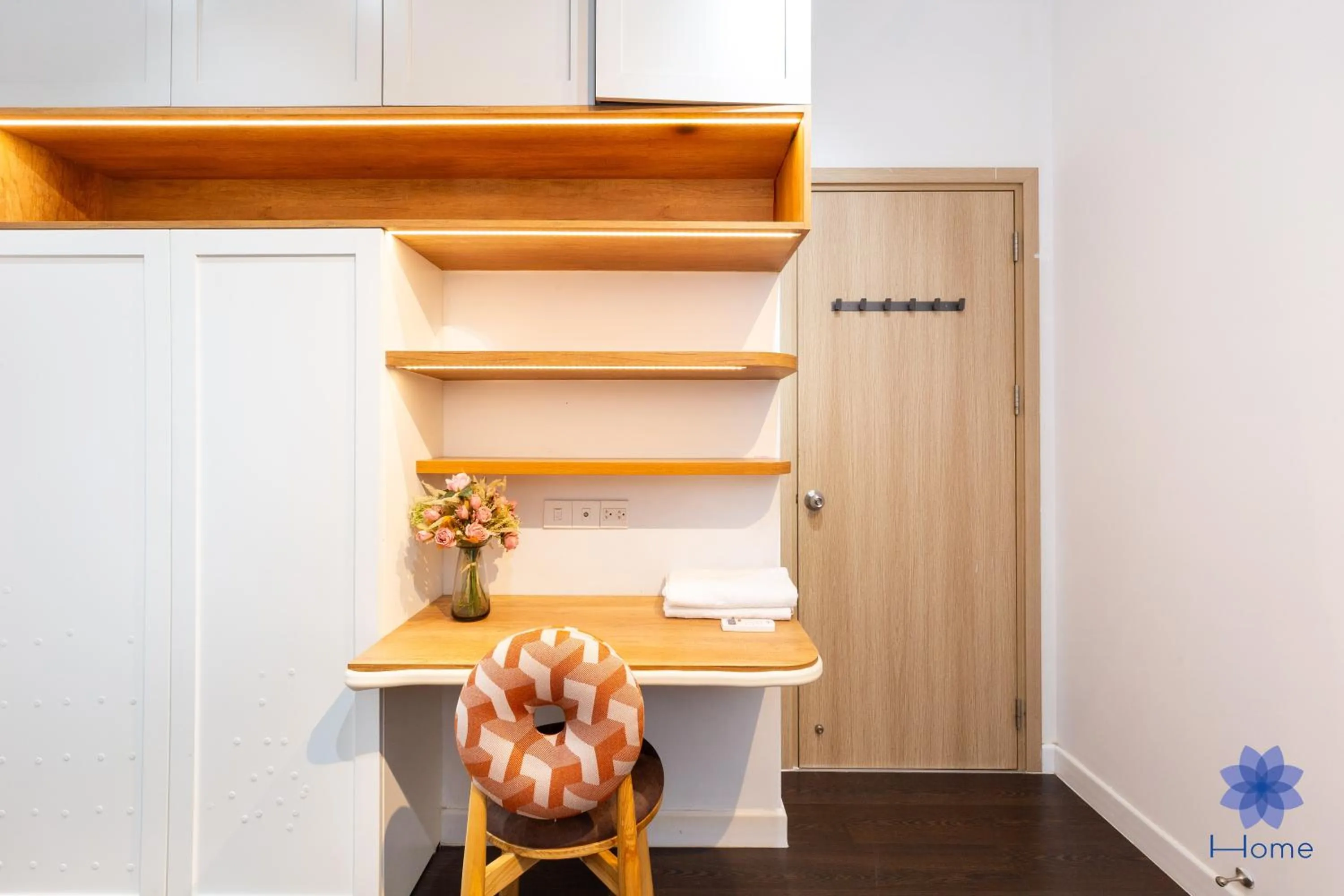 iHome Furnished Apartments with Free Gym & Pool, Airport Pick-Up Service