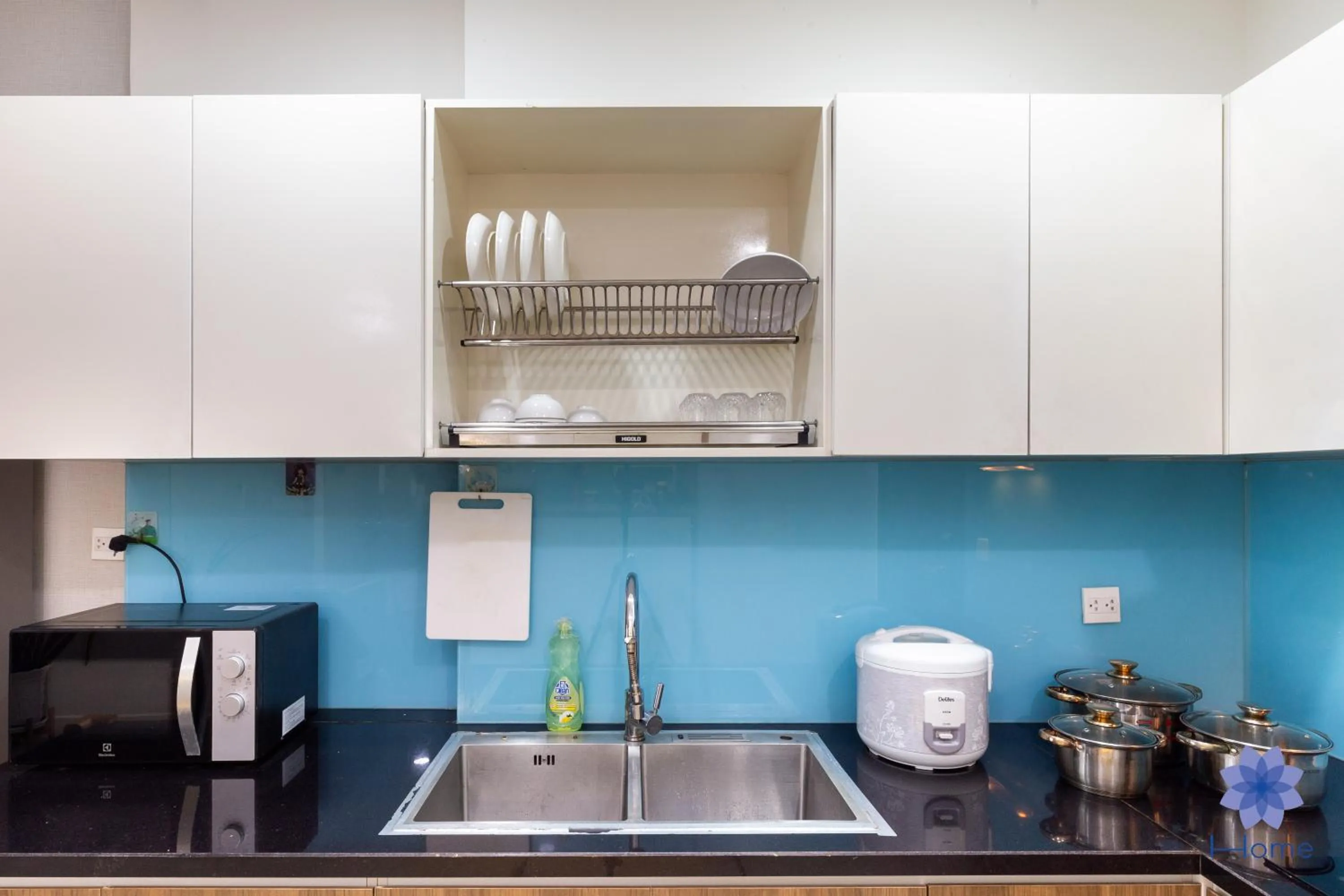 Kitchen or kitchenette in iHome Furnished Apartments with Free Gym & Pool, Airport Pick-Up Service