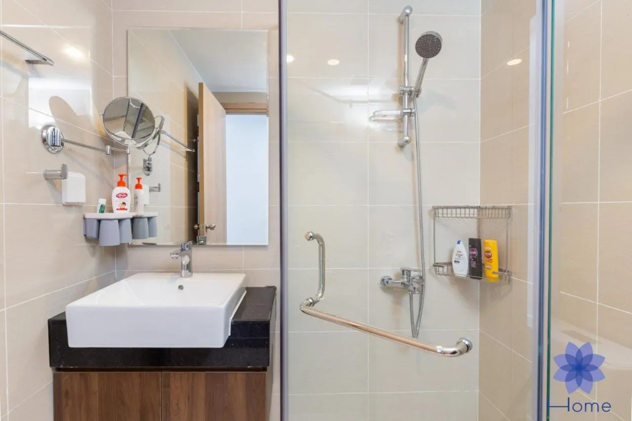 Bathroom in iHome Furnished Apartments with Free Gym & Pool, Airport Pick-Up Service