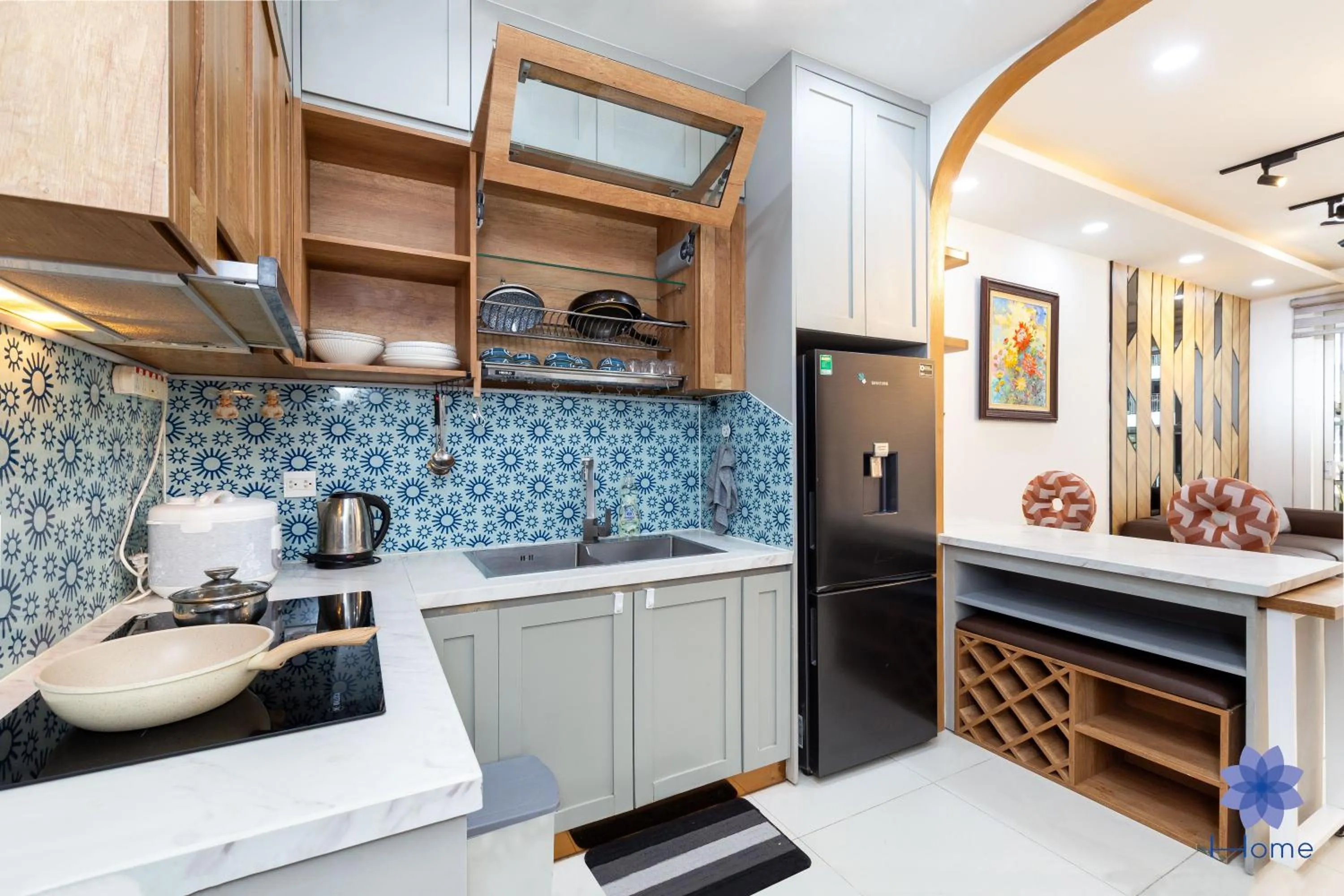 iHome Furnished Apartments with Free Gym & Pool, Airport Pick-Up Service