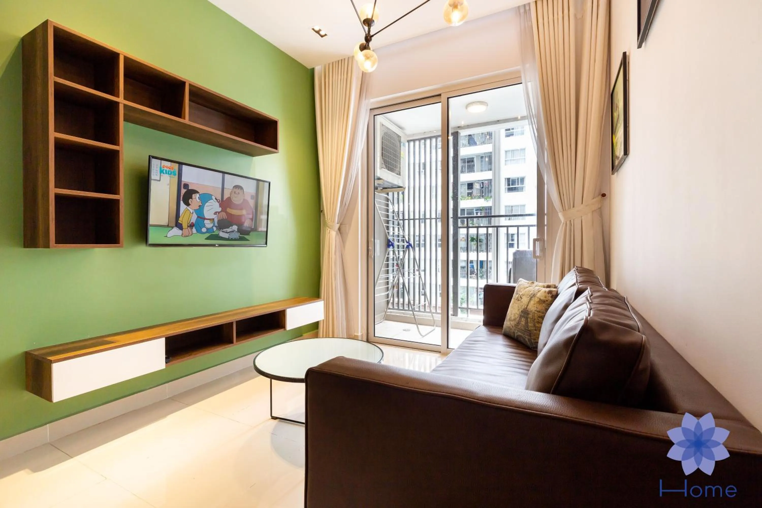 Guests in iHome Furnished Apartments with Free Gym & Pool, Airport Pick-Up Service