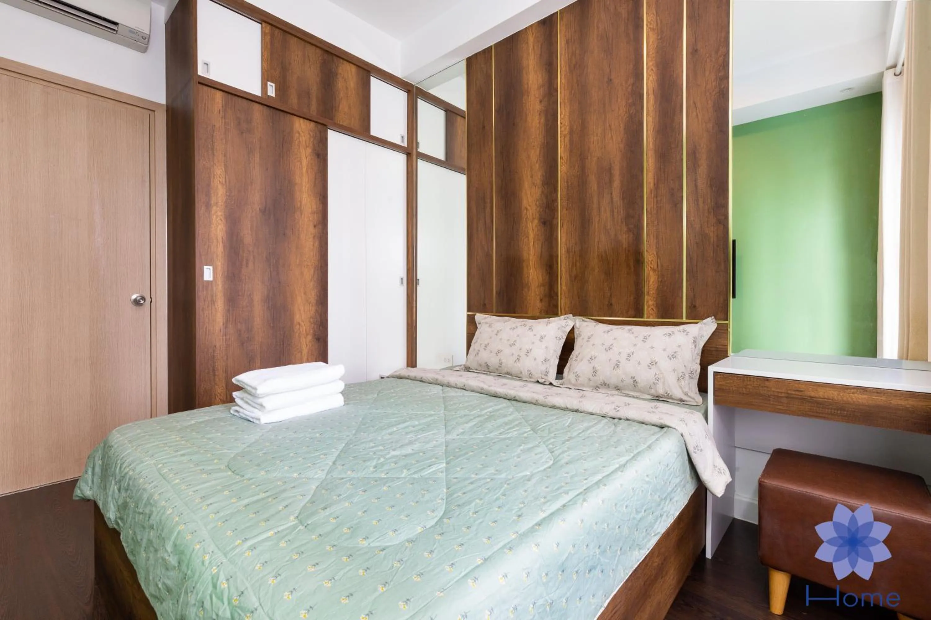 iHome Furnished Apartments with Free Gym & Pool, Airport Pick-Up Service