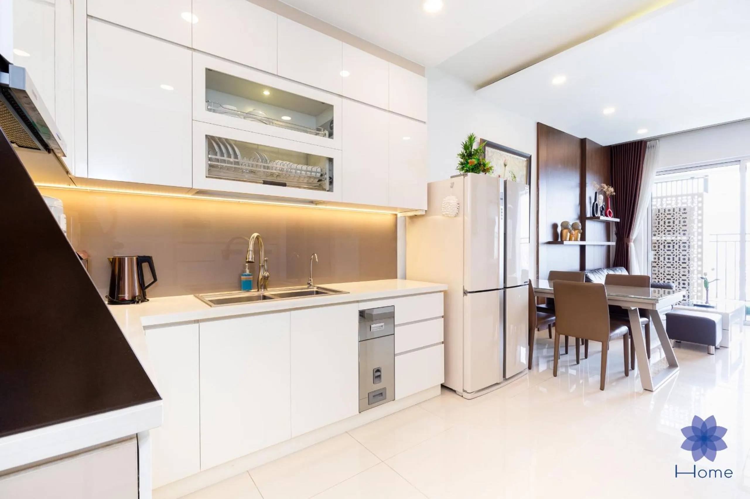 Dining area in iHome Furnished Apartments with Free Gym & Pool, Airport Pick-Up Service