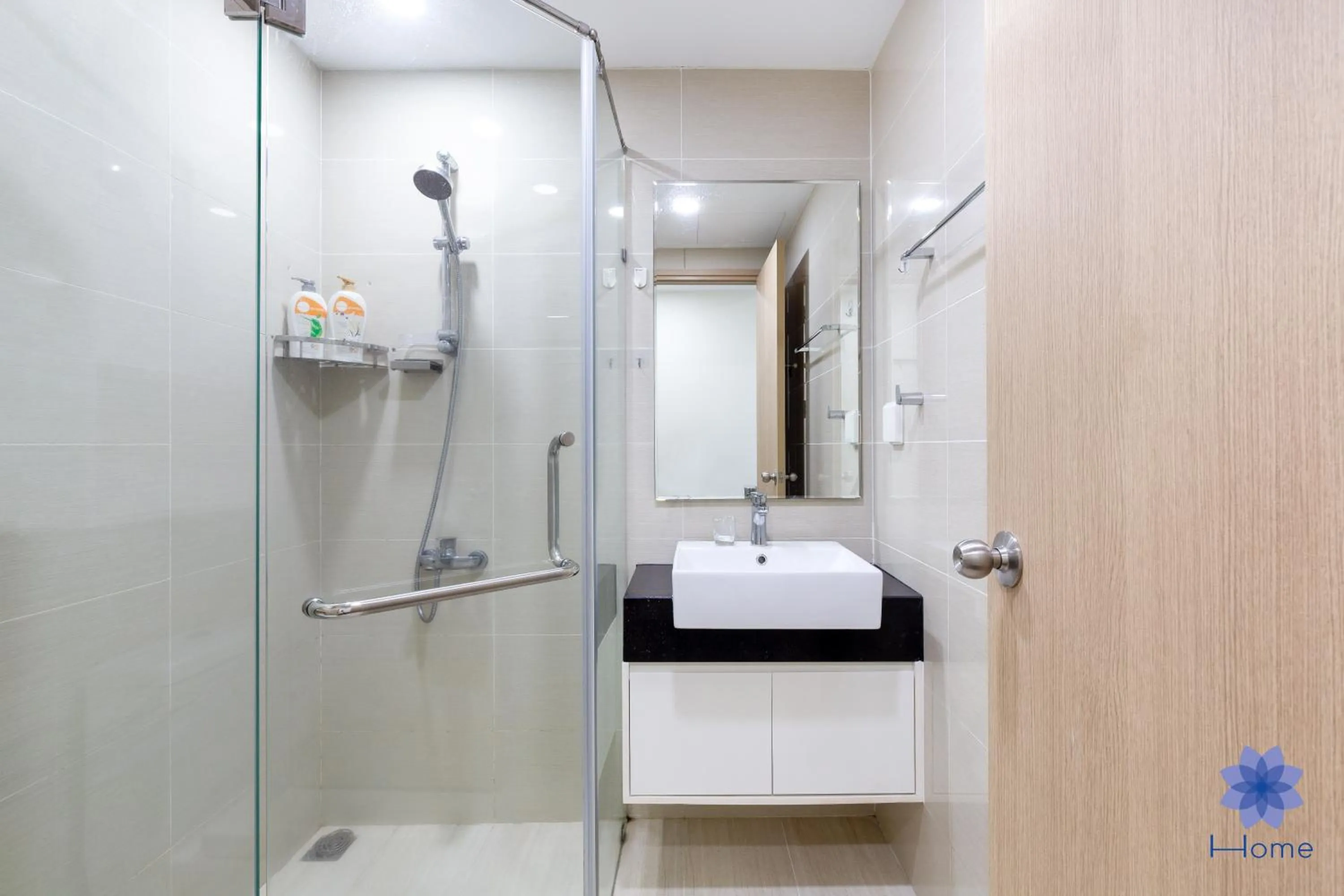 Bathroom in iHome Furnished Apartments with Free Gym & Pool, Airport Pick-Up Service